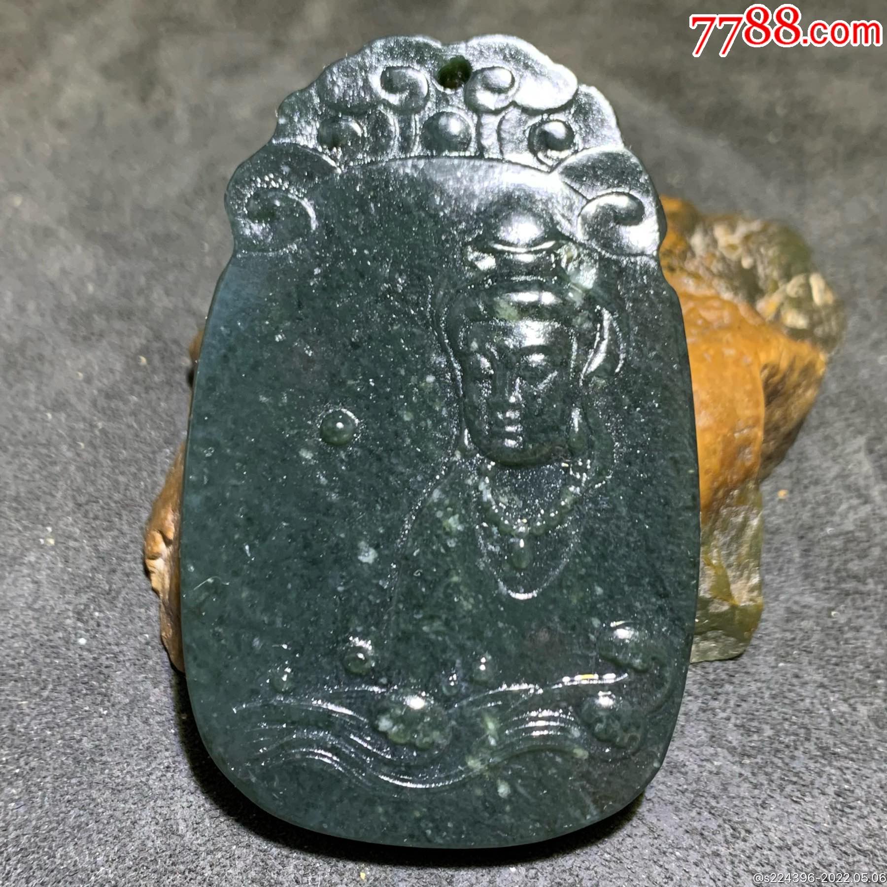 天然新疆和田青玉雕刻观音菩萨牌子一块