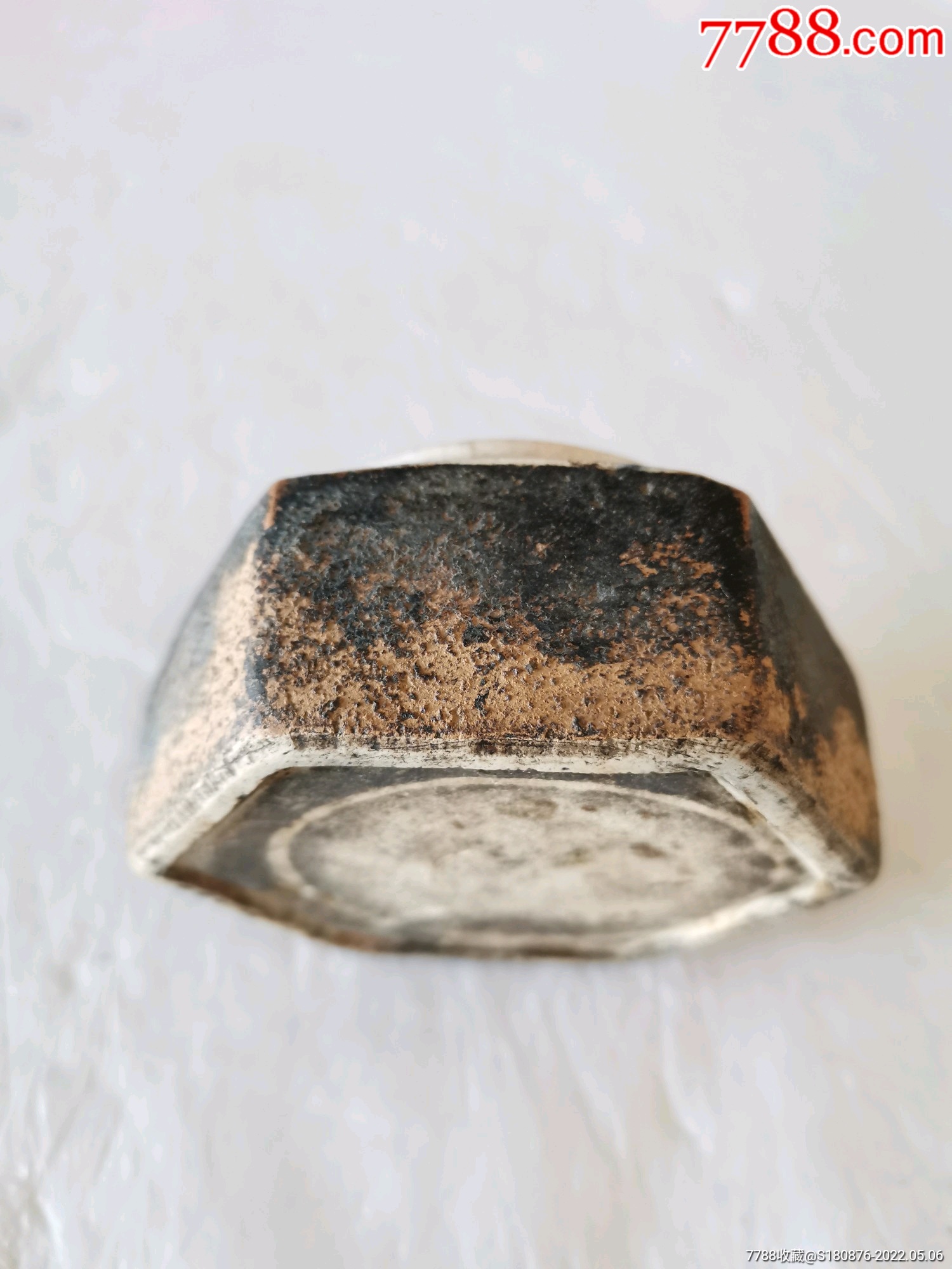 清代可以滑火柴的烟灰缸1个