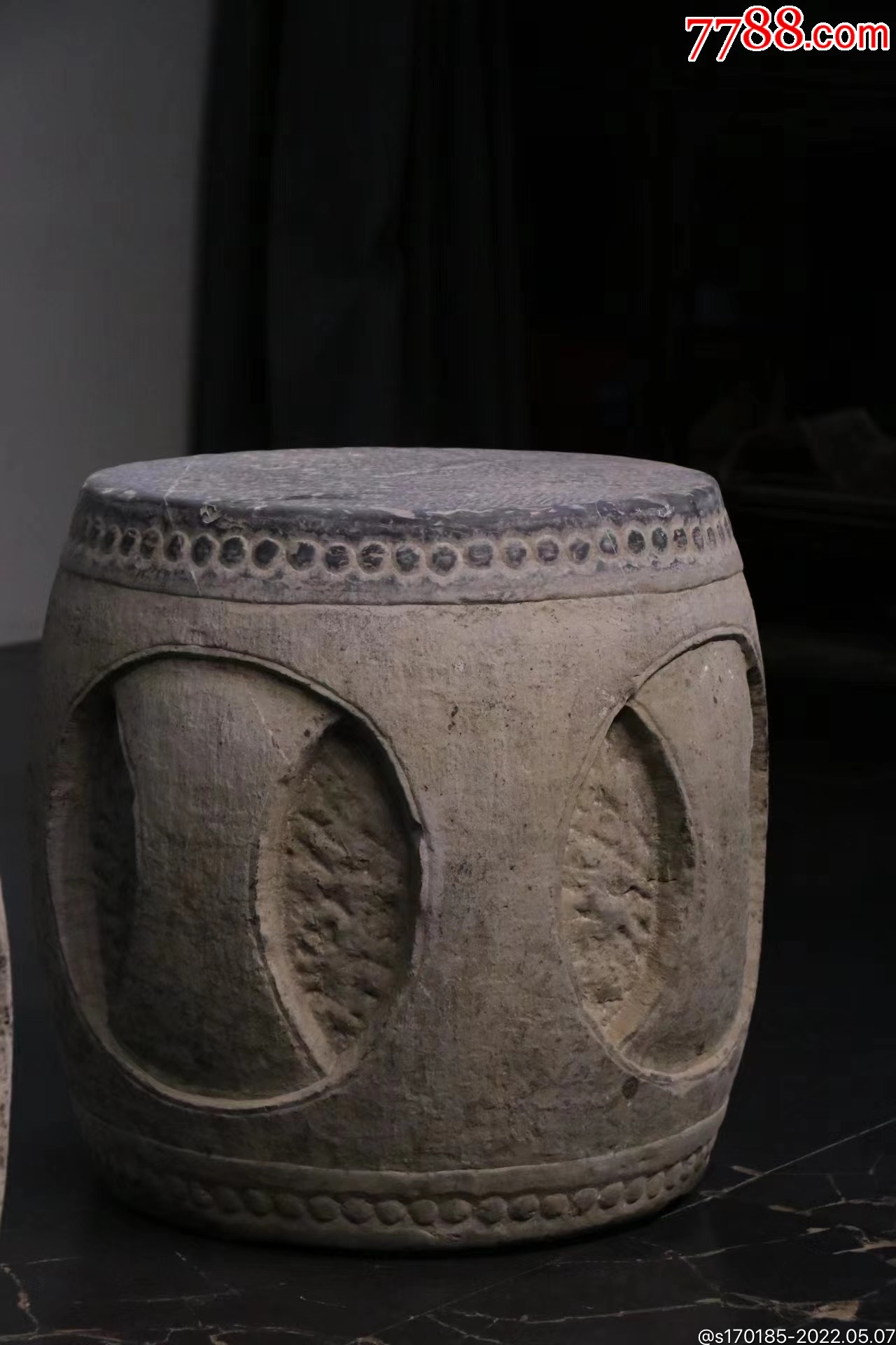 清代绣墩鼓墩尺寸腹径45高42黑青石器型硕大石鼓浑圆饱