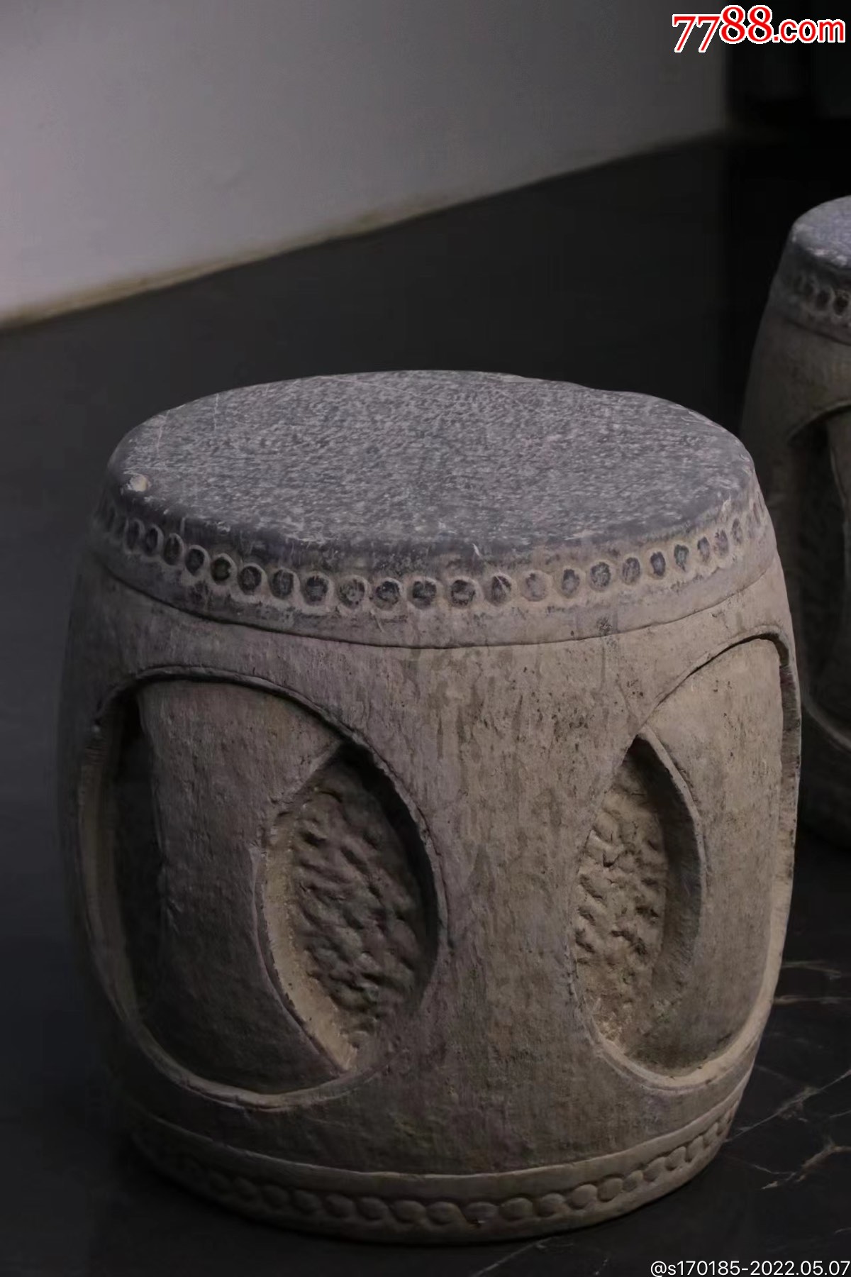 清代绣墩鼓墩尺寸腹径45高42黑青石器型硕大石鼓浑圆饱