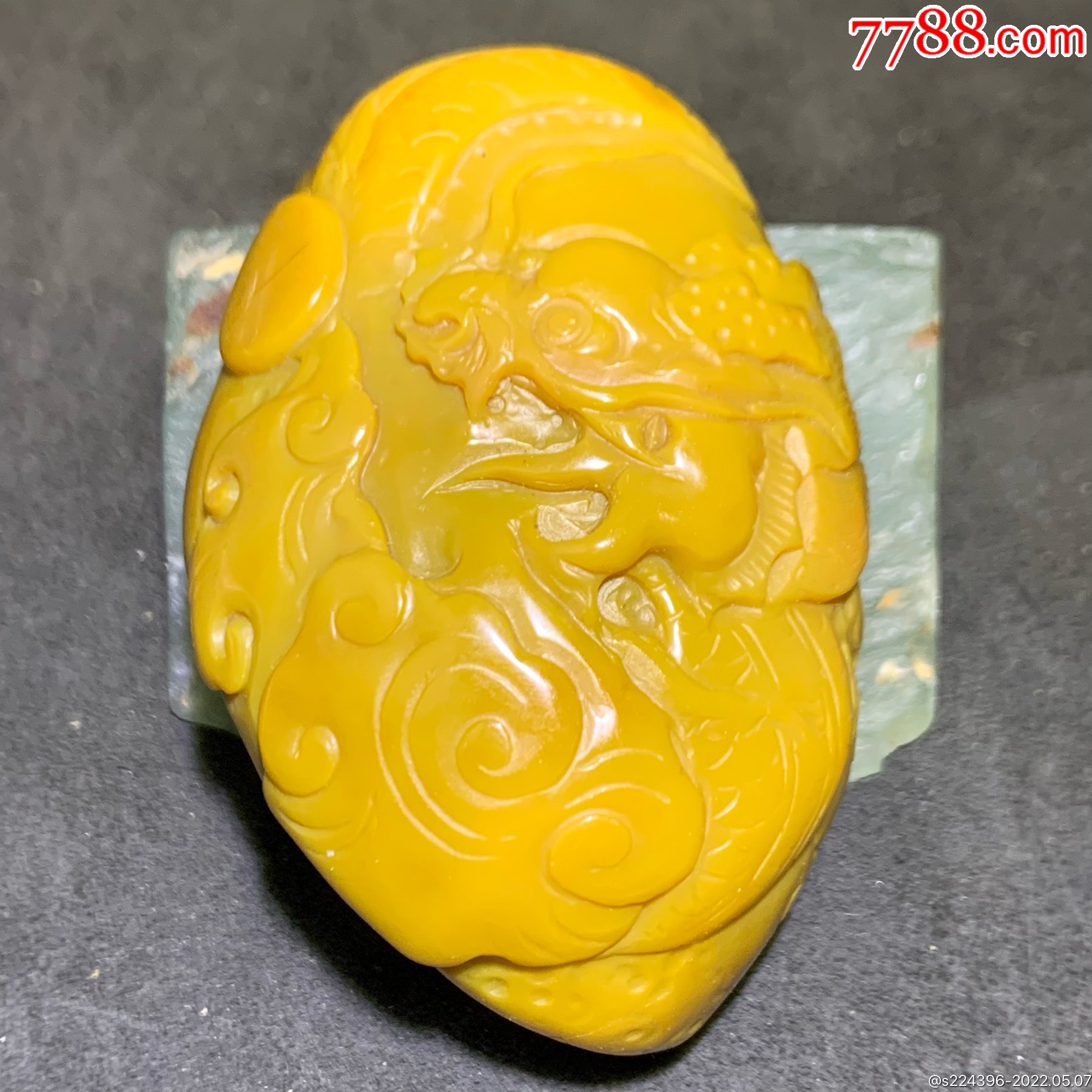 精美高润度冻料鸡油黄蒙料战国红玛瑙雕刻祥龙戏珠把件一个