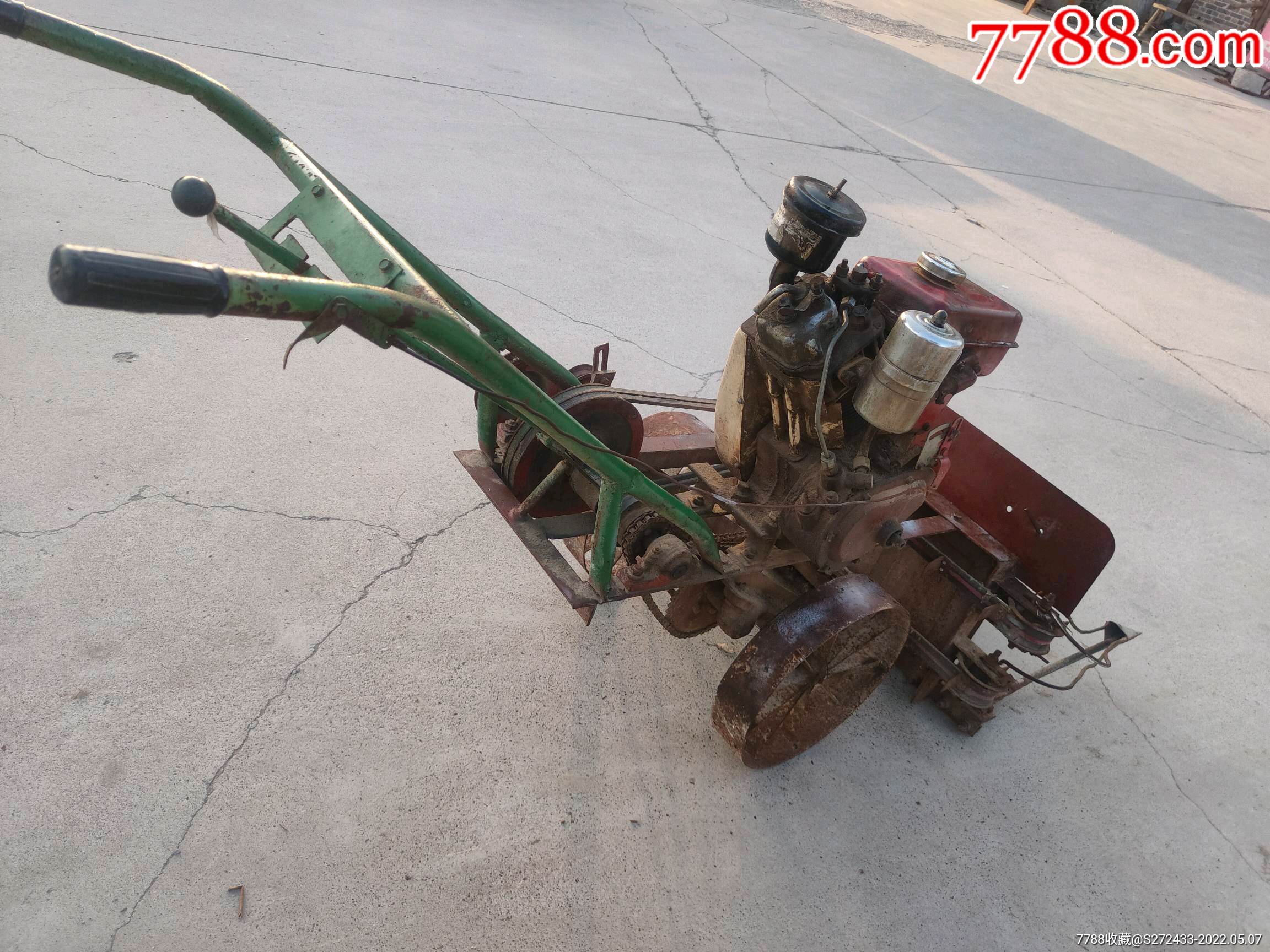 上海市南汇农业机械厂生产收割机一台70年代出品是农业生产走向机械化
