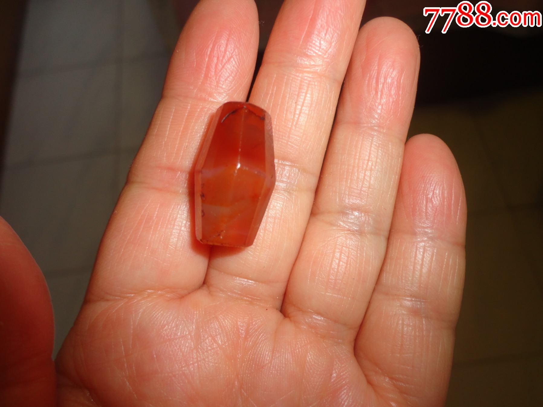 辽金红玛瑙多棱桶珠