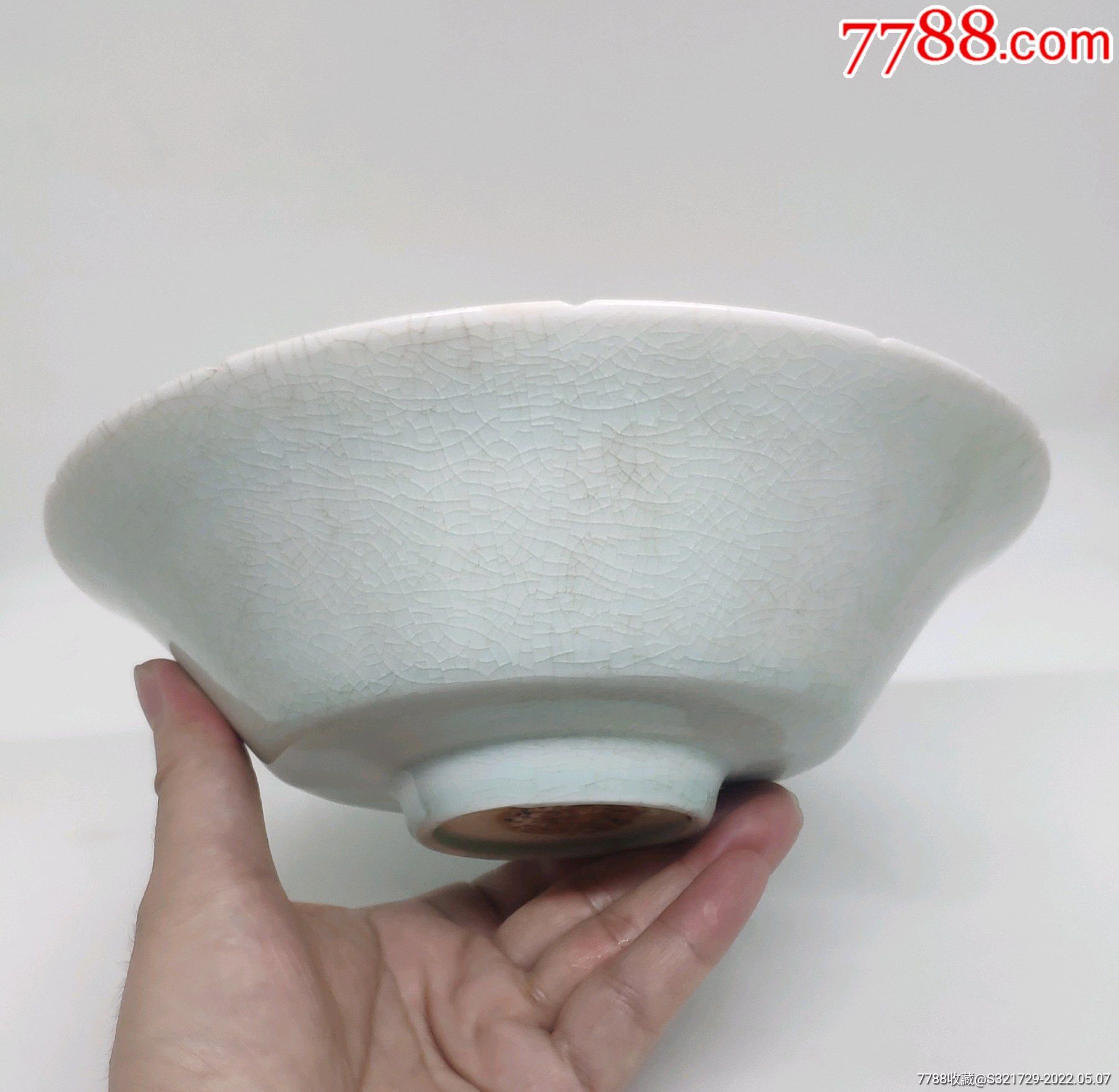宋湖田窑影青刻花十二出筋十二葵撇口大碗直径212厘米高67厘米