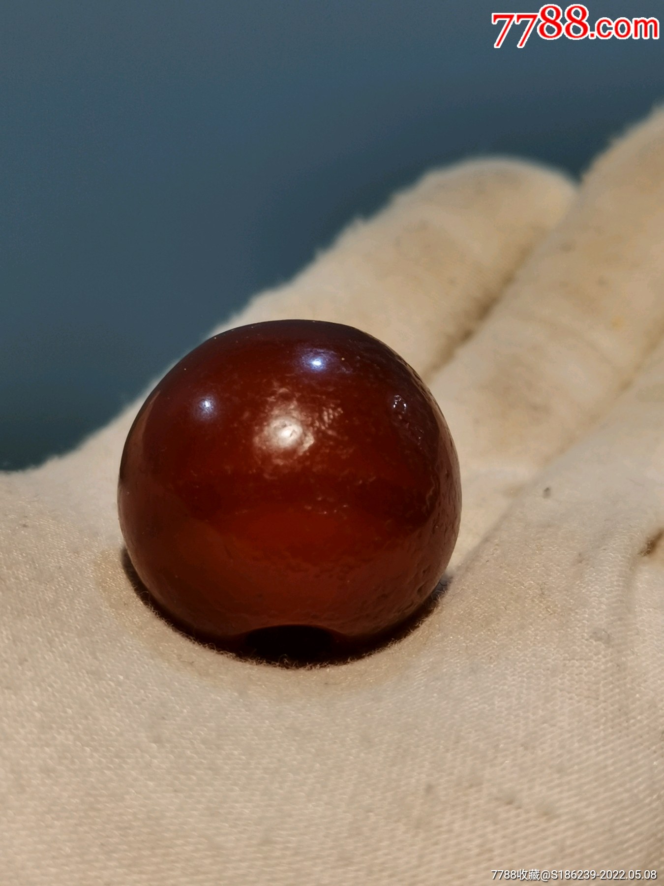 藏地收获一枚红玛瑙珠子皮壳沧桑直径约28厘米