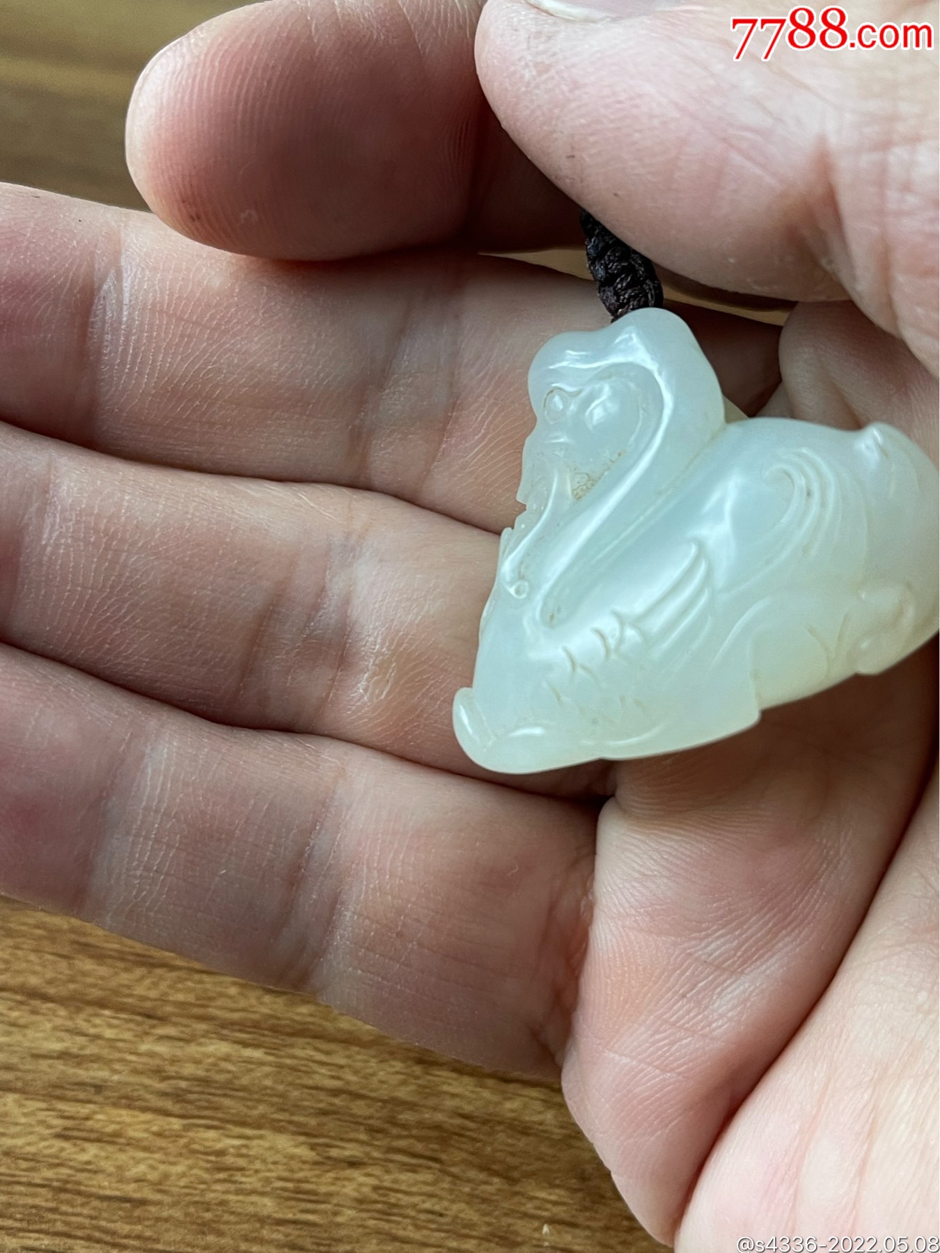 和田玉籽料白玉圆雕鹅如意