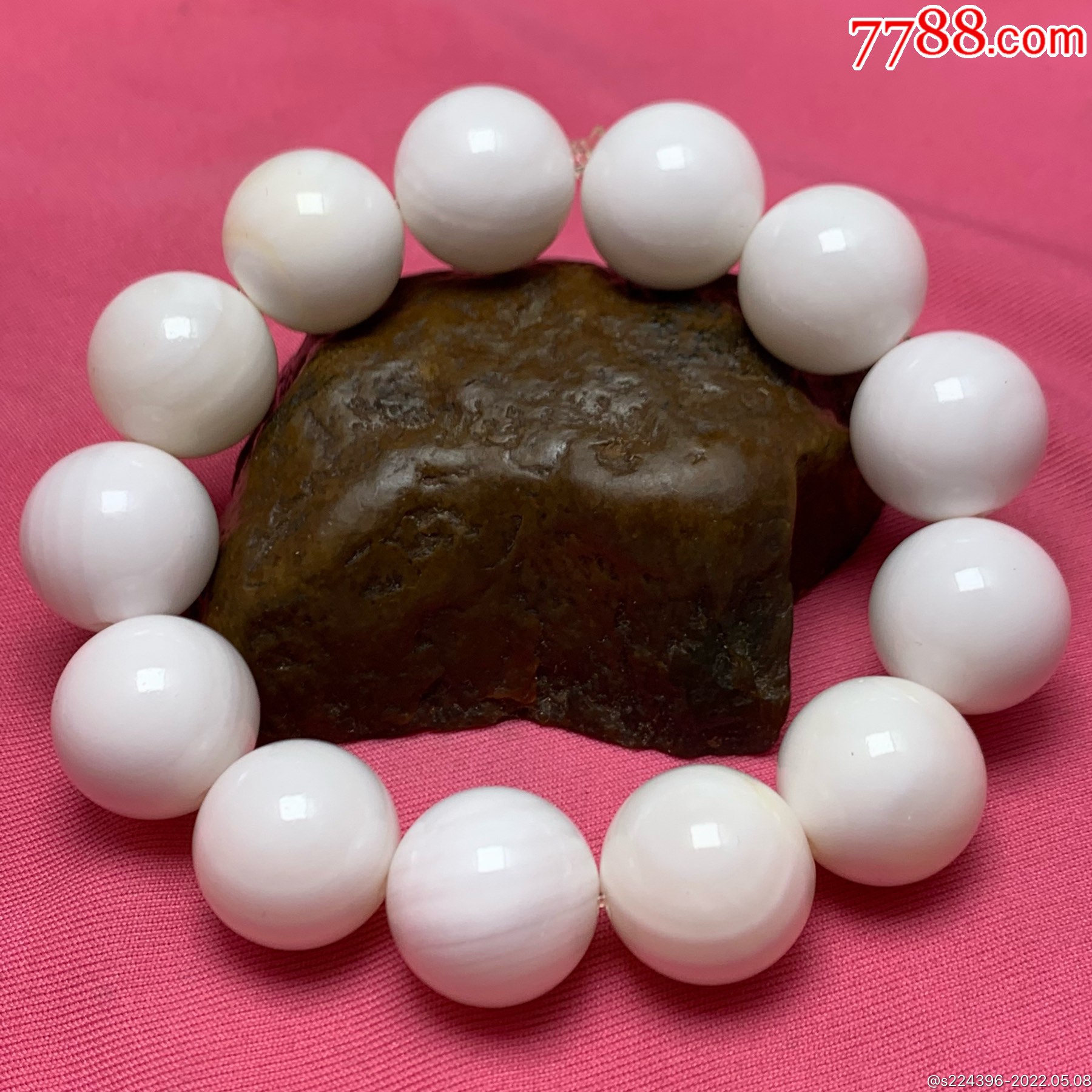 深海奶白贝化玉单圈手串一条
