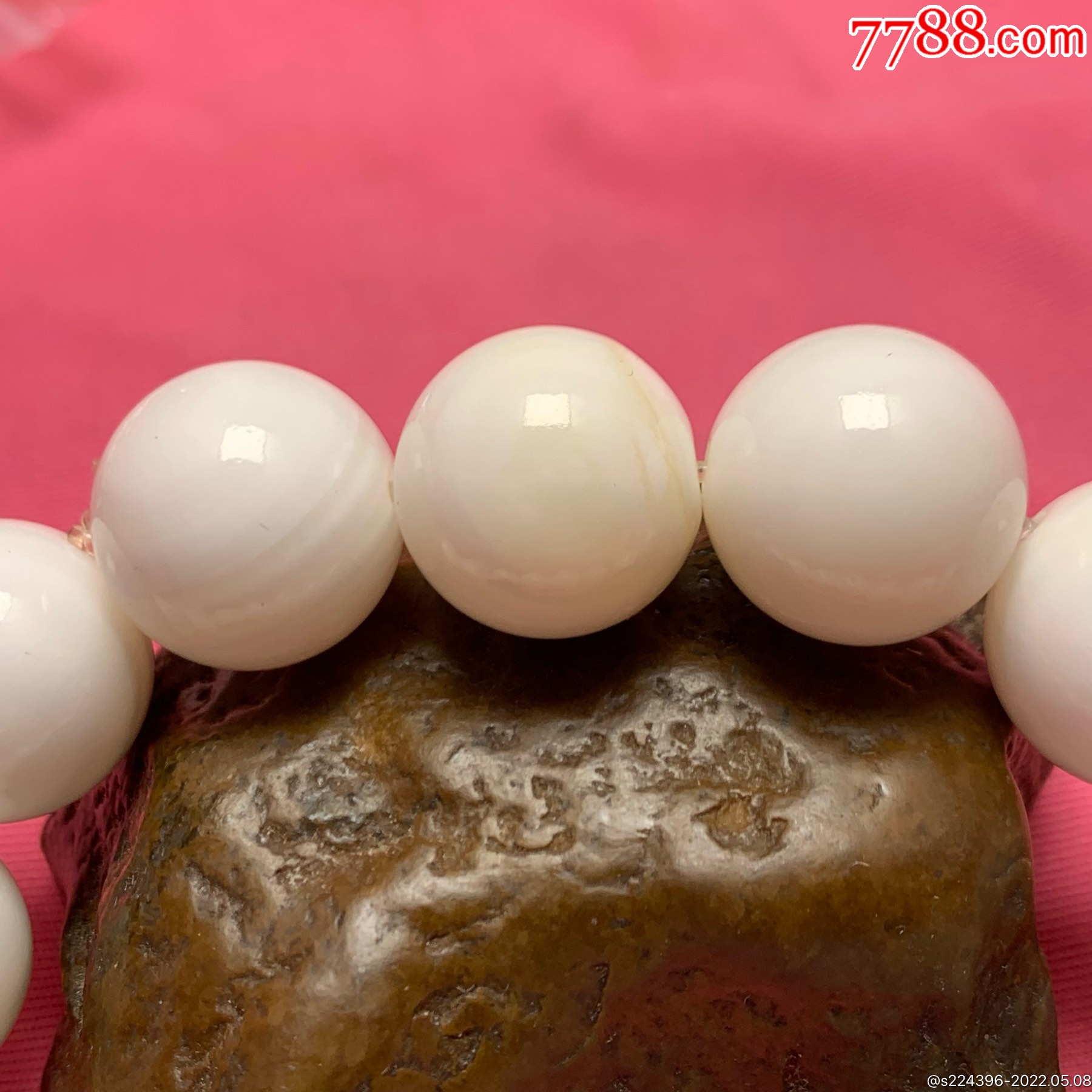 深海奶白贝化玉单圈手串一条