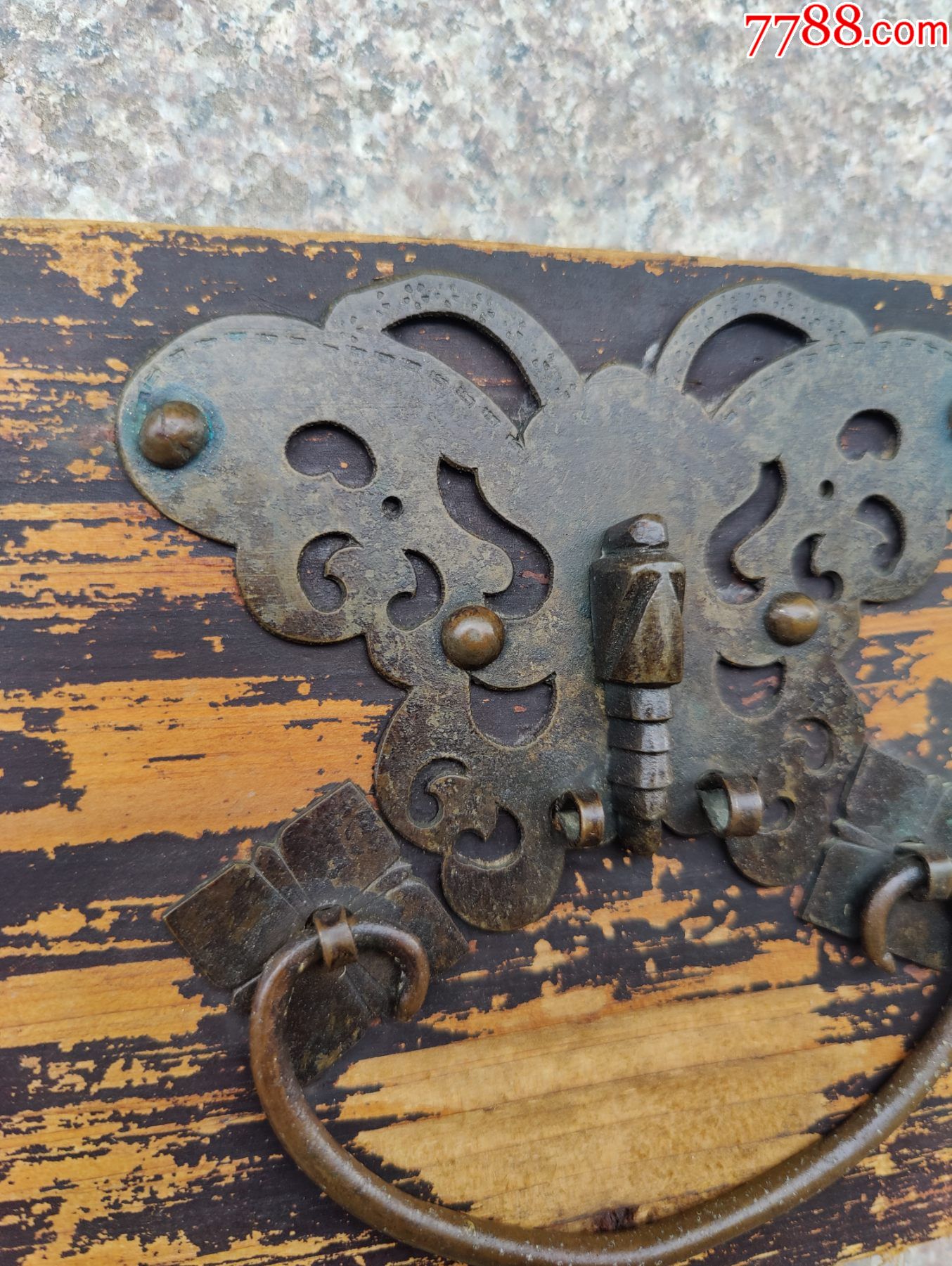 清代道光或嘉庆年老柜子上面的蝴蝶铜片抽屉拉手