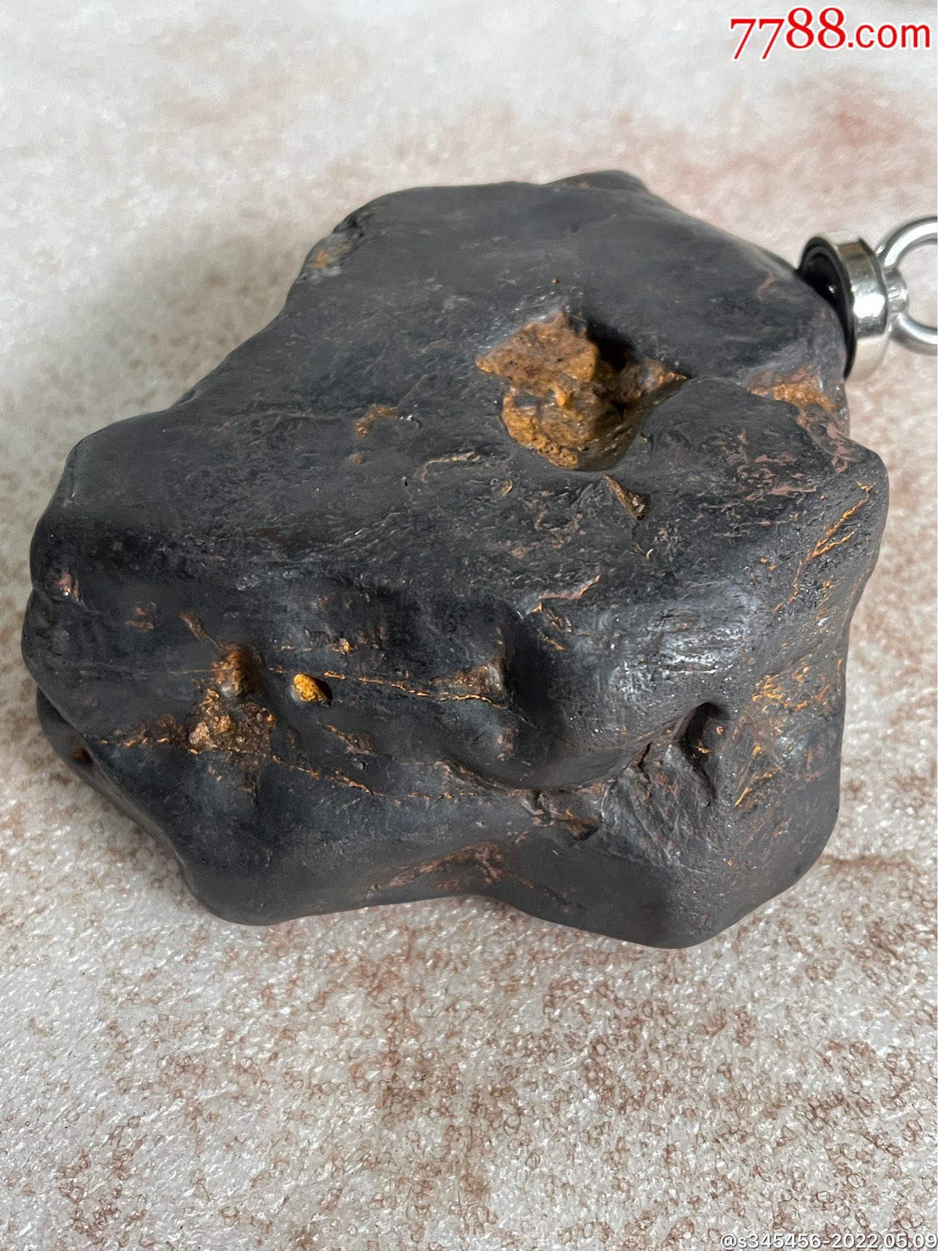 强磁铁陨石手把件