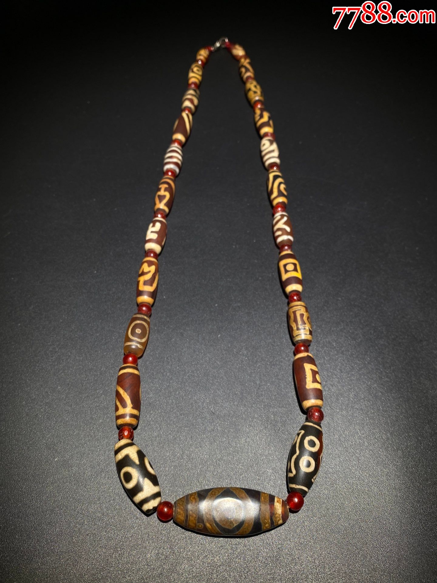 萨孟蚀花红玉髓镶蚀天珠手串