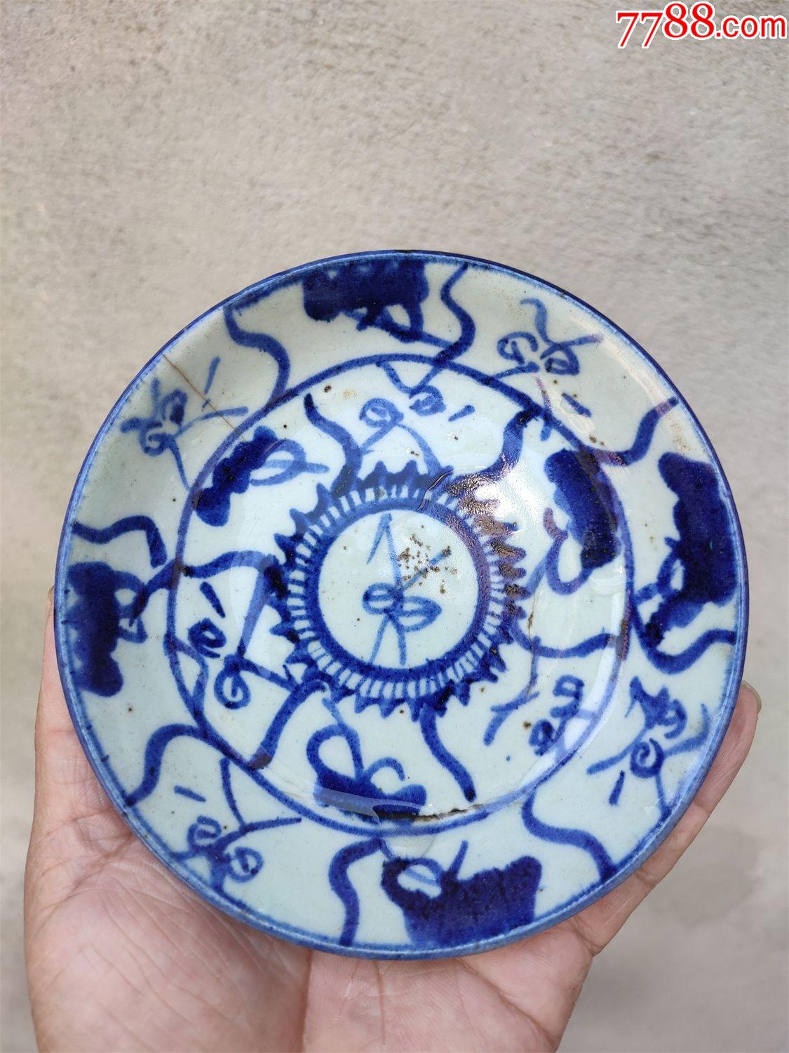有冲线的青花瓷器盘子直径14厘米口不圆品相如图所示