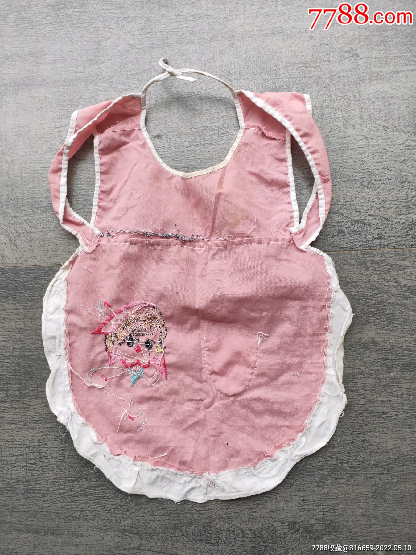 八十年代怀旧儿童布兜绣娃娃图案