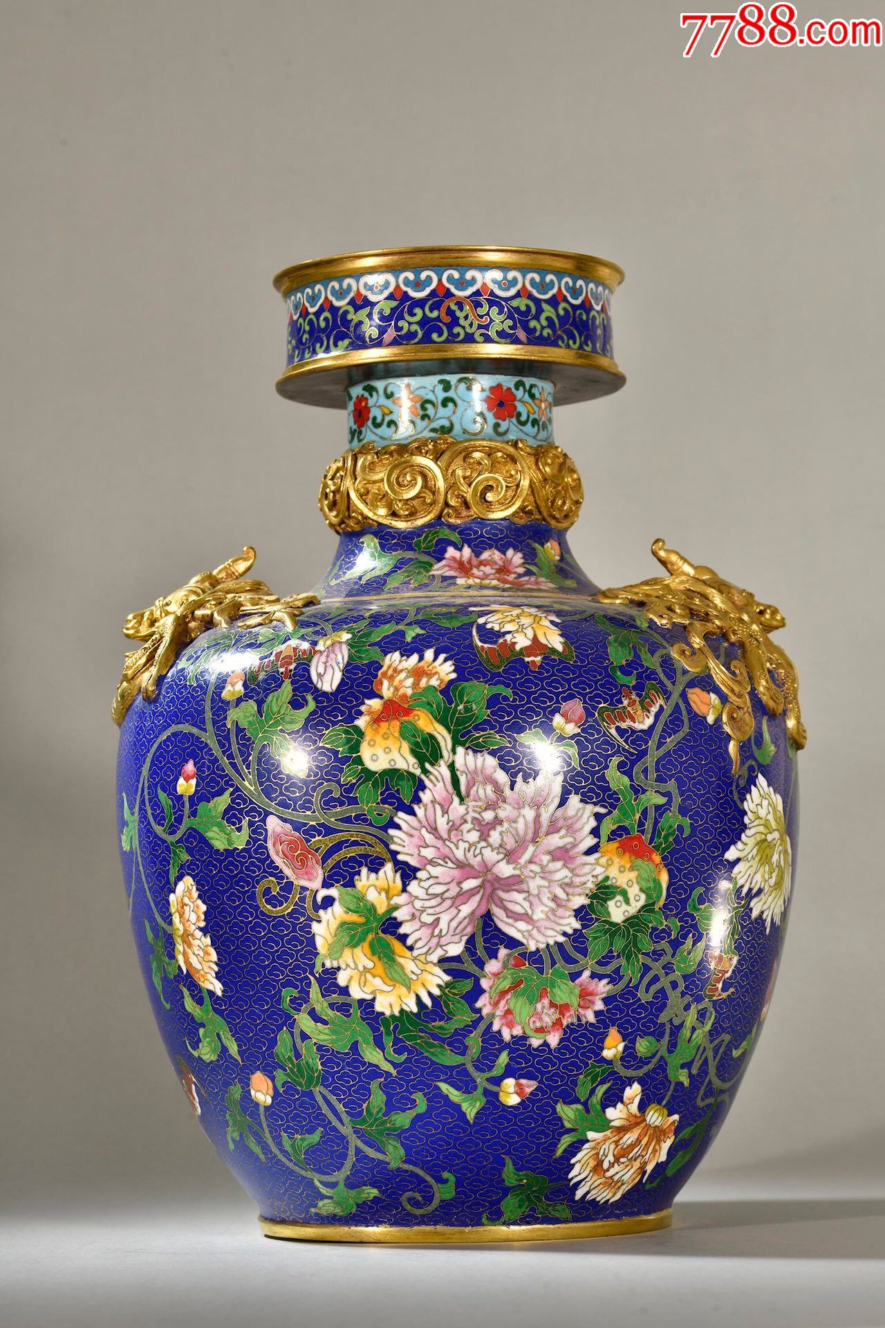 漂亮铜制蓝地鎏金掐丝珐琅彩龙纹缠枝莲尊