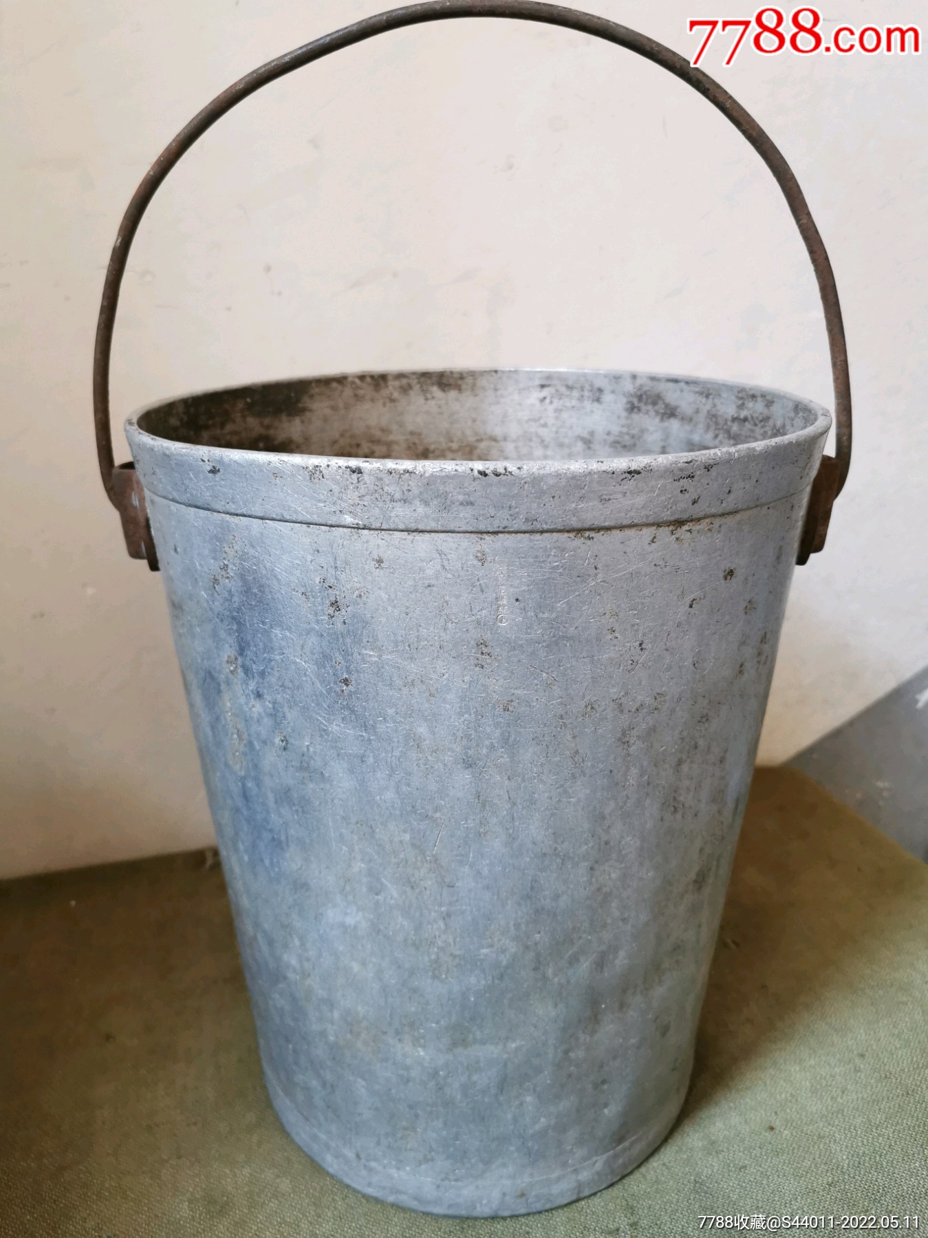 抗战日军骑兵饲马桶铝桶带铭文厚重5斤适合展馆收藏