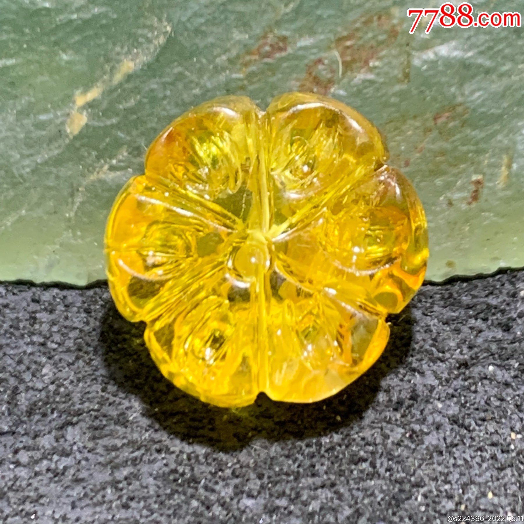 天然俄料蜜蜡雕刻太阳花背云一个