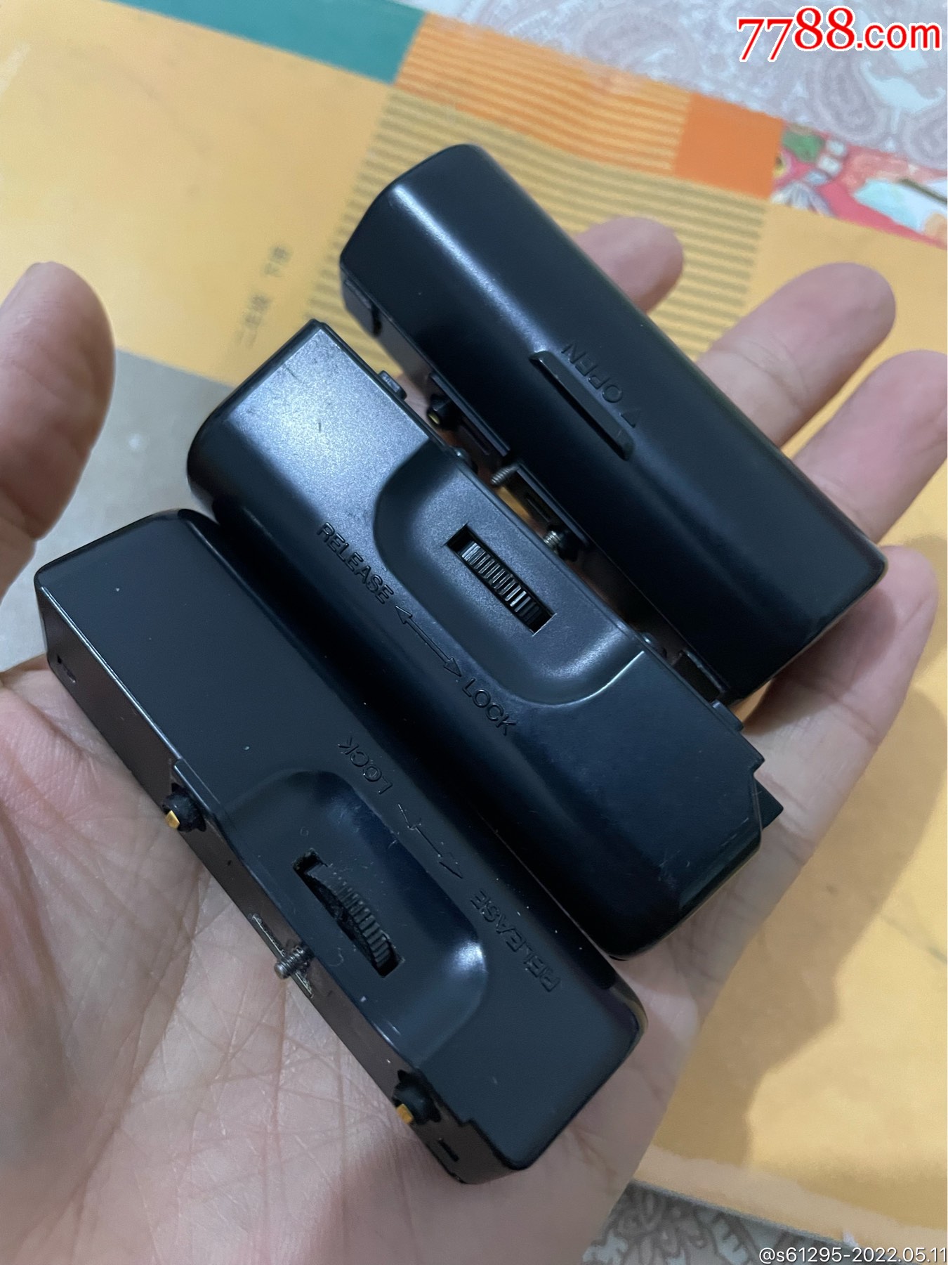 仨索尼磁带机随身听的配件电池盒用途自辨打包仨