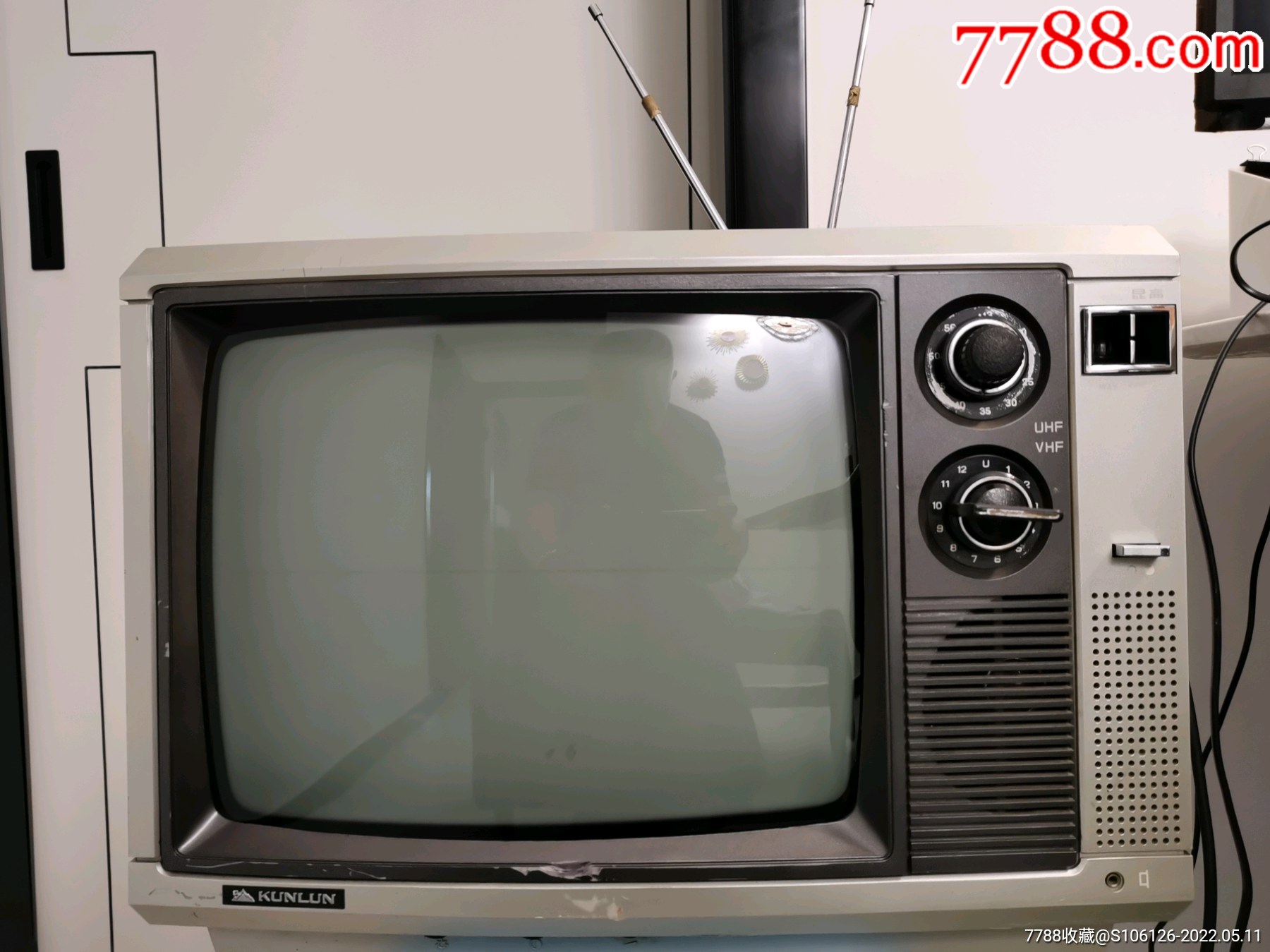 北京昆仑35厘米约14寸黑白电视机