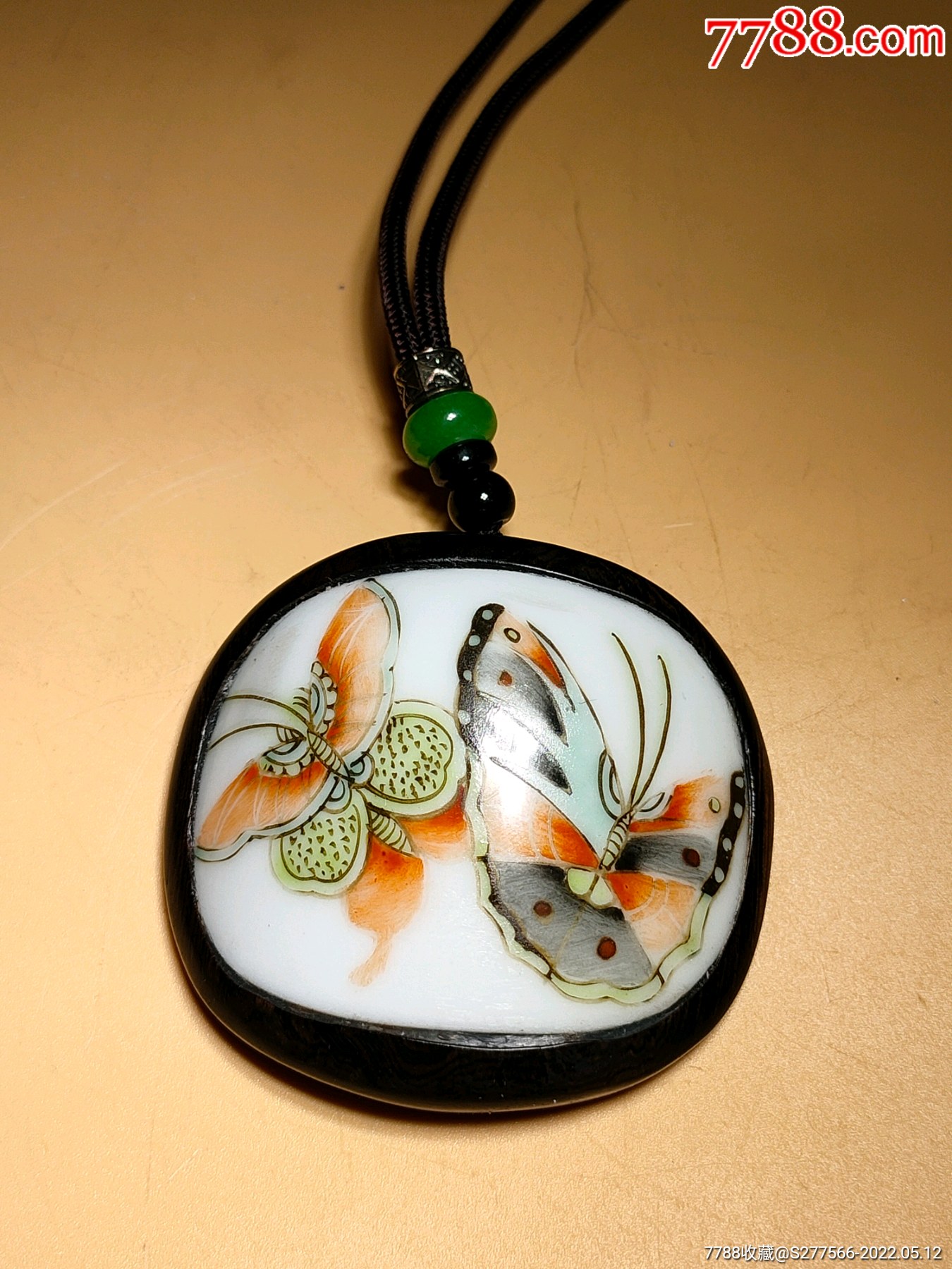 清代乾隆矾红彩蝴蝶纹瓷片镶嵌紫光檀挂牌