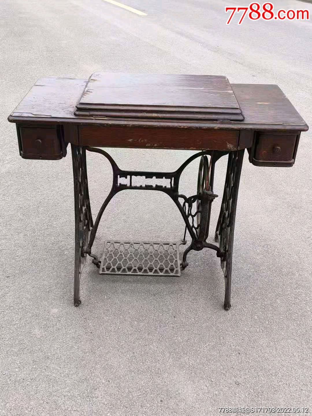 民国时期美国胜家牌脚踏式缝纫机