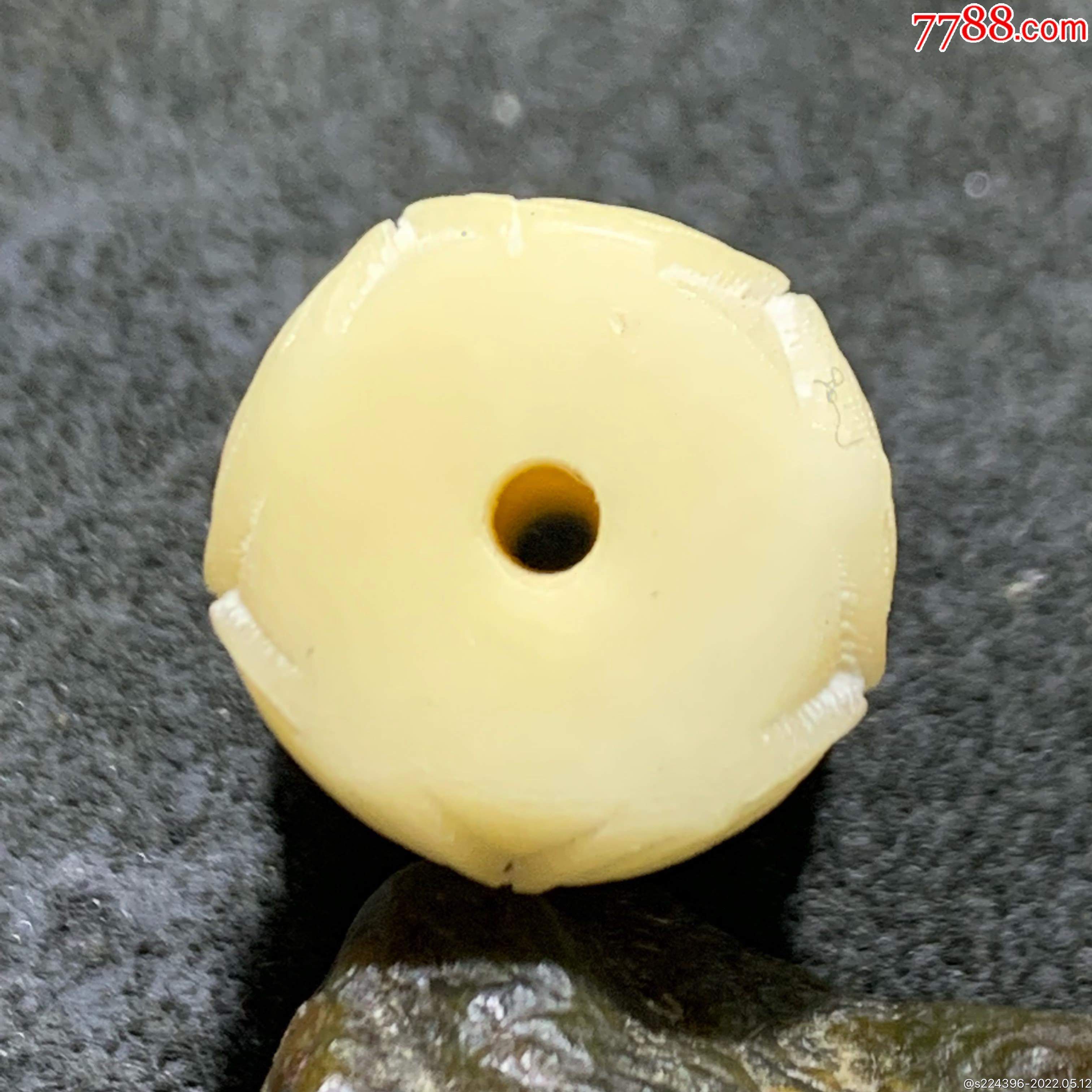 精美像呀果雕刻六字箴言桶珠一个