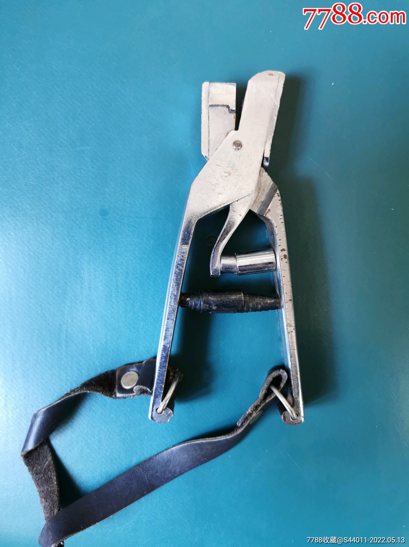 老绿皮火车检票钳子老铁路物件材质铁