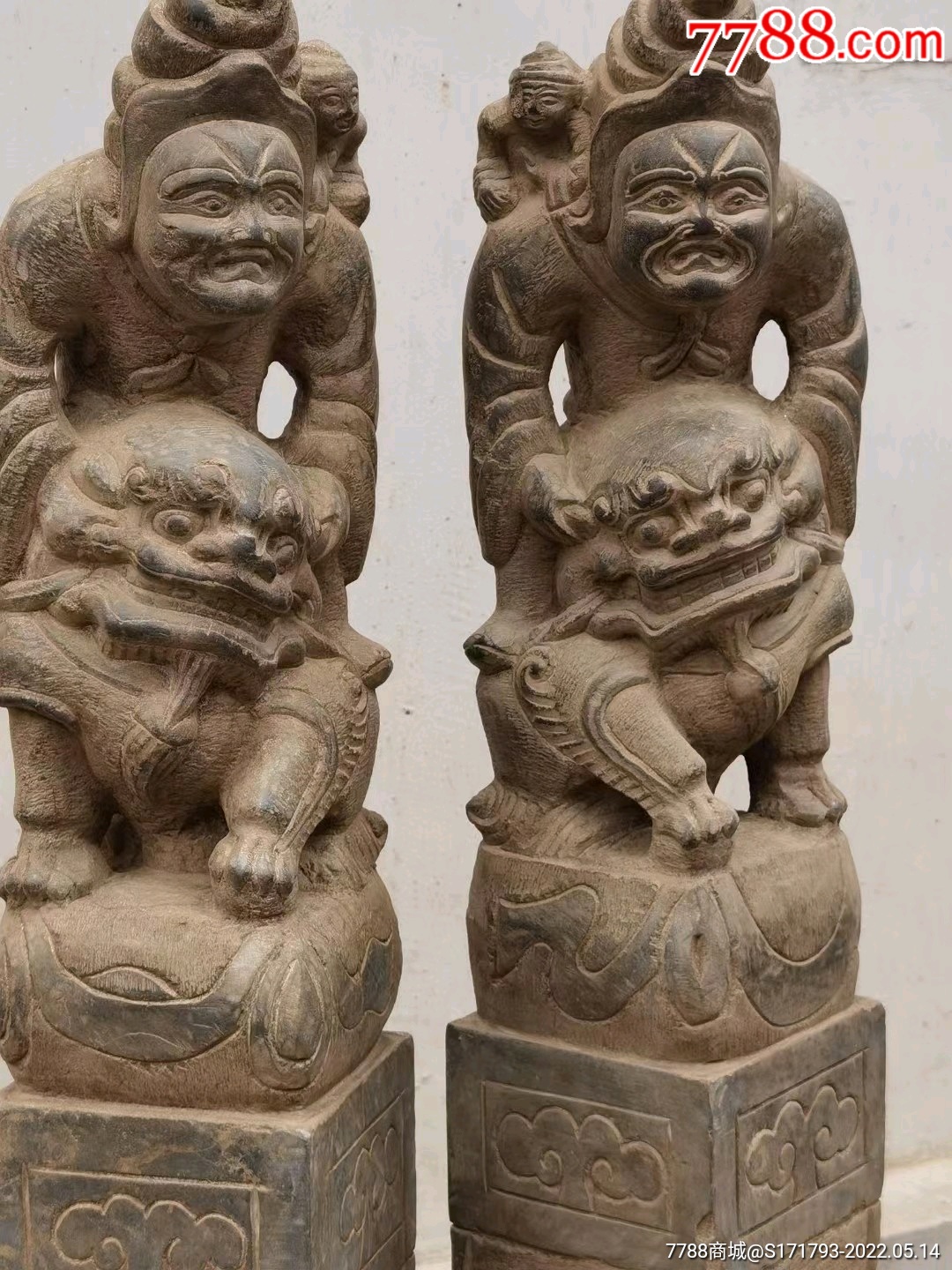 清代青石纯手工雕刻胡人训狮栓马桩一对