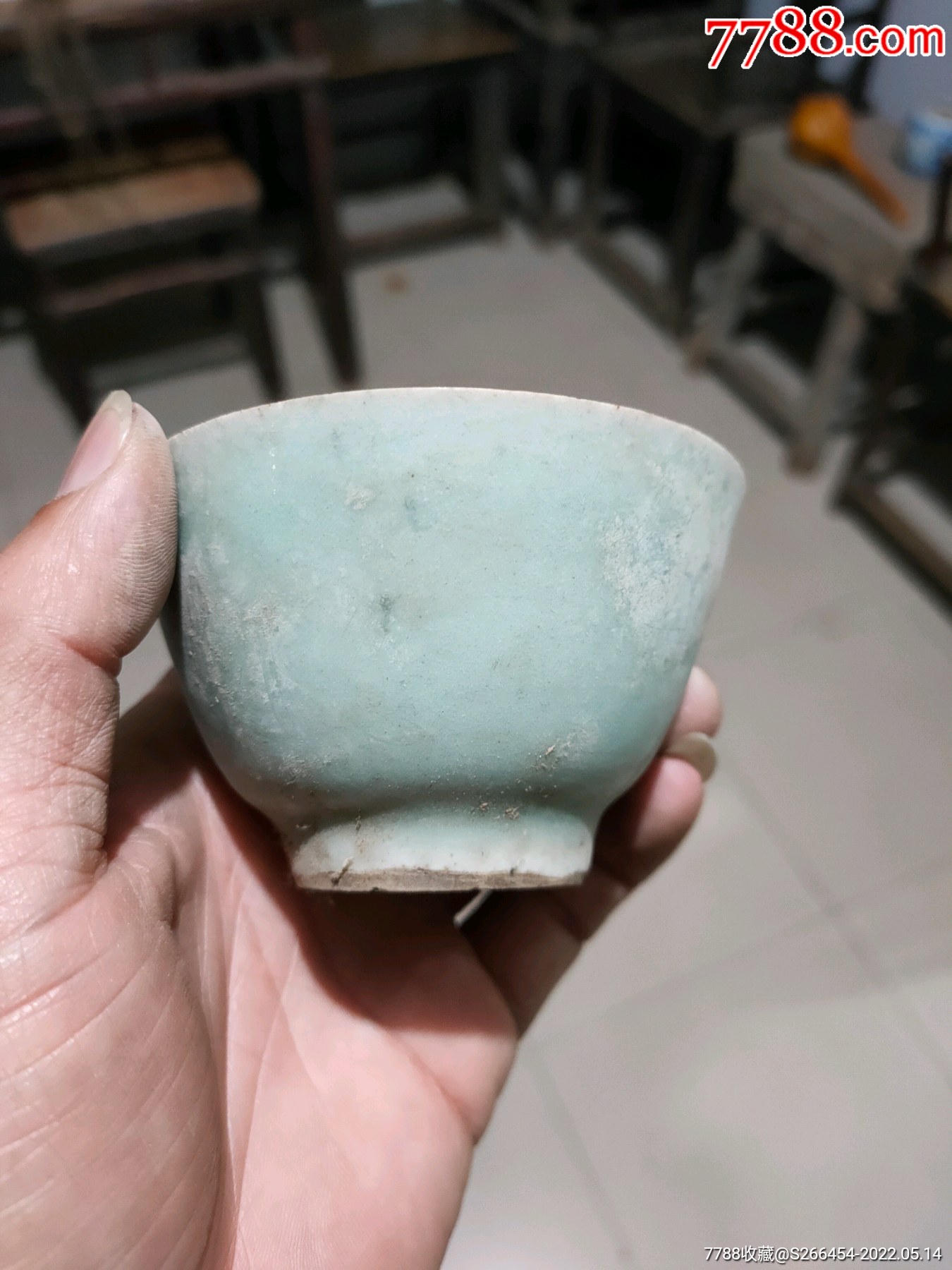 龙泉窑豆青釉小茶碗