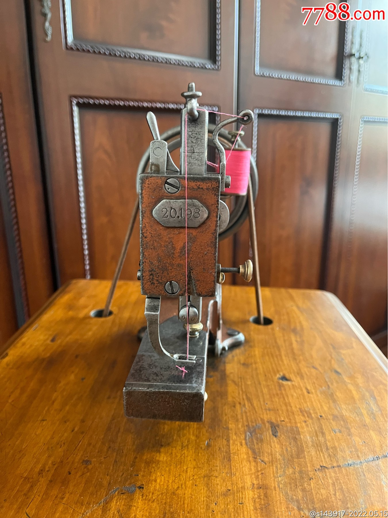 古董缝纫机西洋古董手摇缝纫机铸铁缝纫机