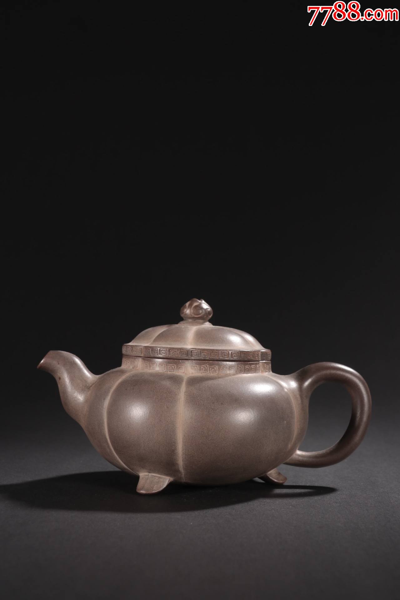 时鹏款紫砂花瓣三足壶