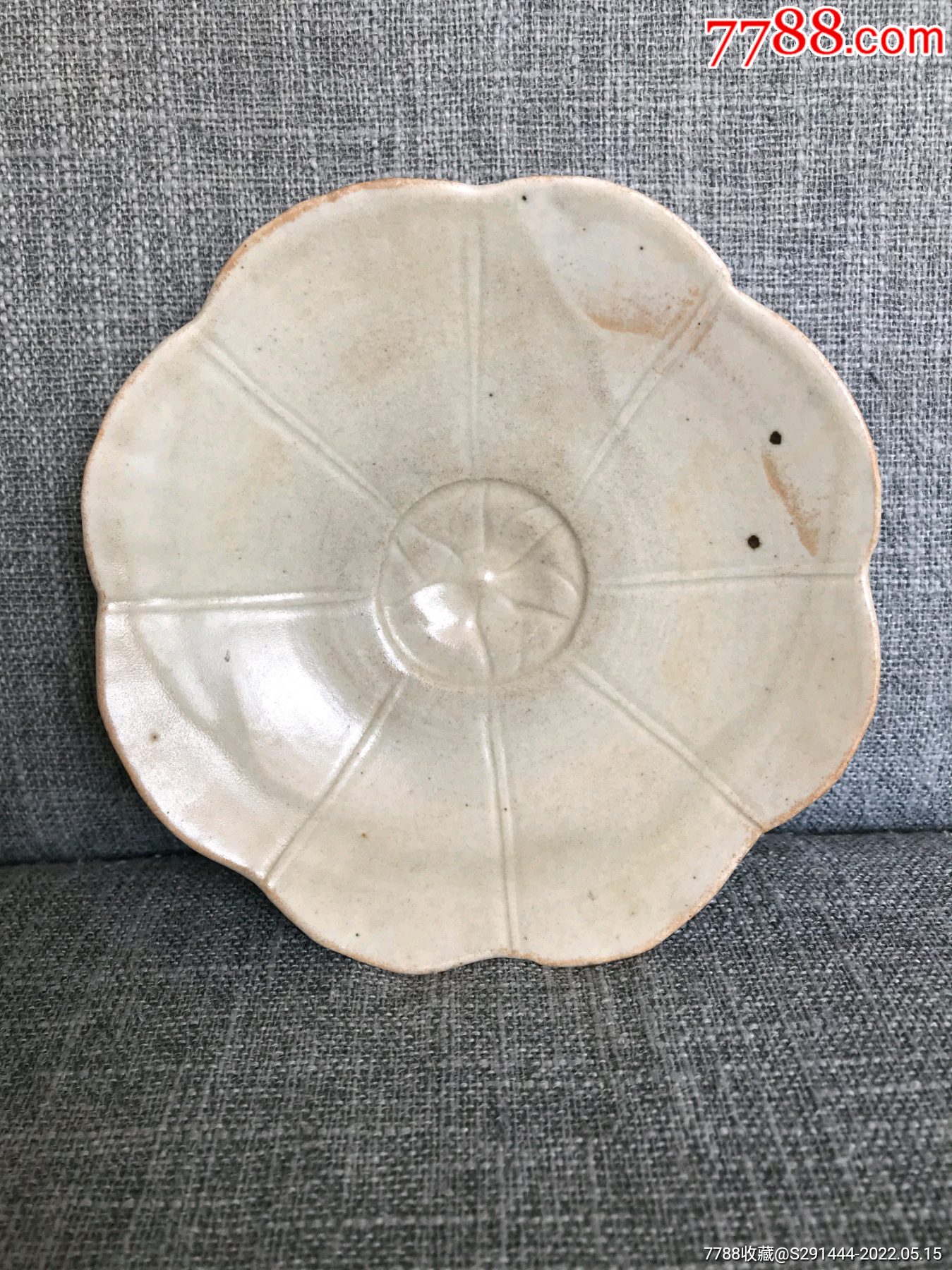 南宋湖田窑八瓣纹刻花盏托