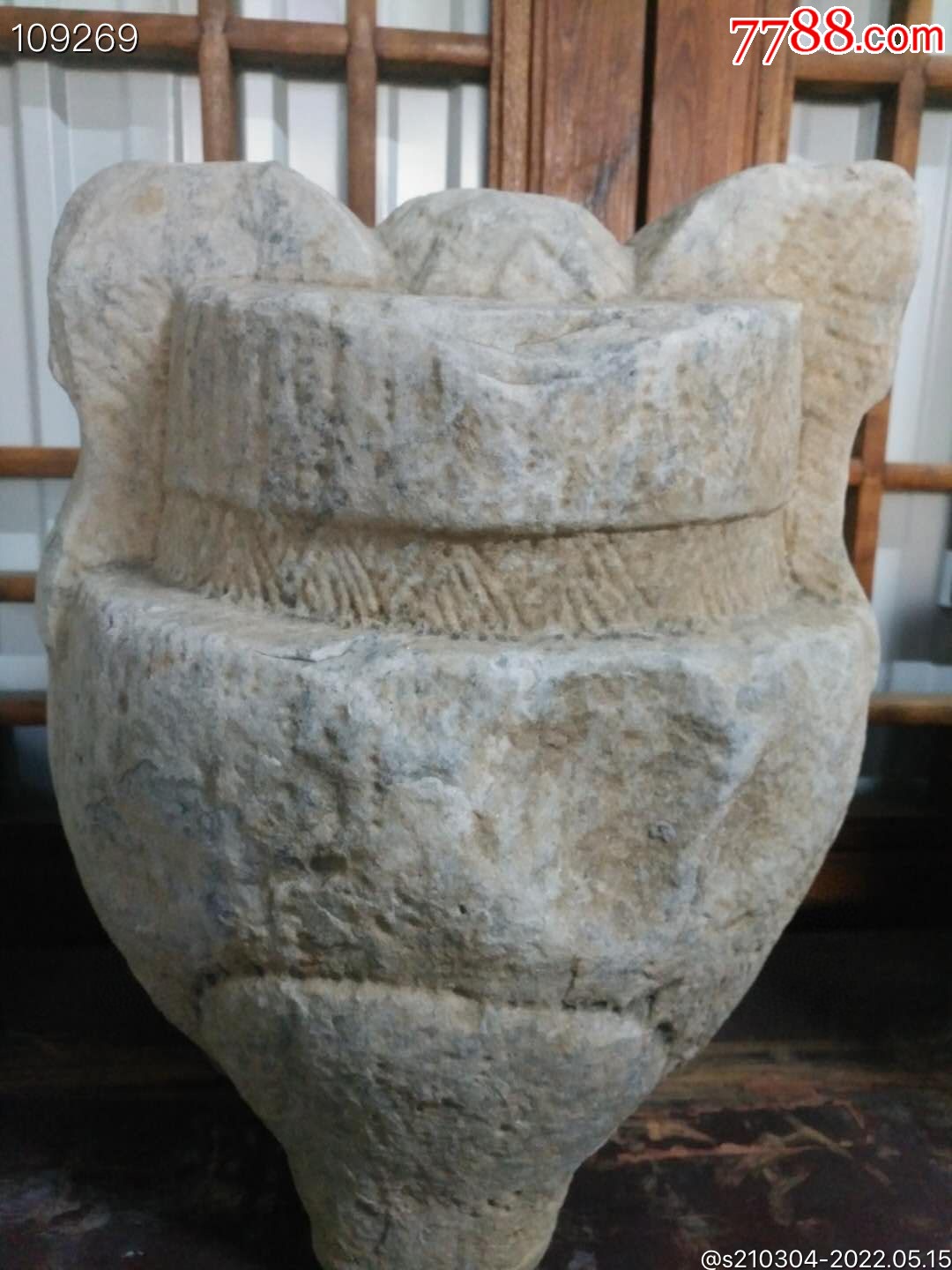 明代三足腿汉白玉石香炉