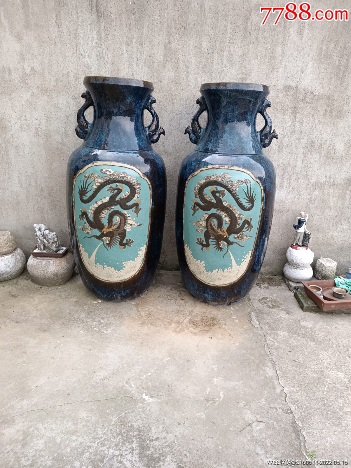 80年代潘鸿均钧宜兴钧釉陶堆花盘龙大花瓶一对