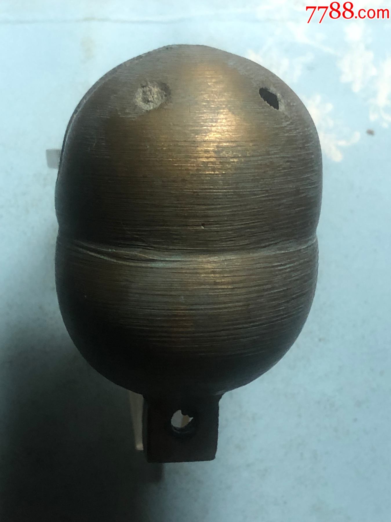 葫芦形大铜铃各一个