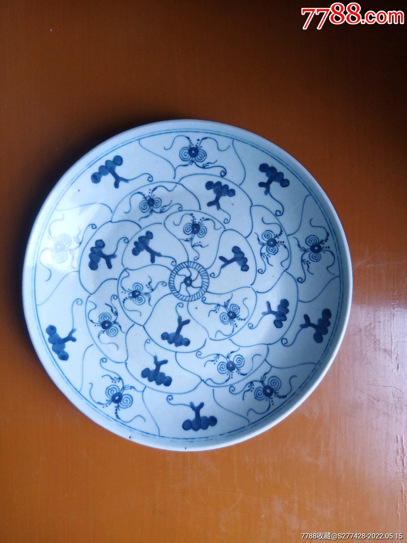 清雍正景德镇窑青花灵芝如意纹盘