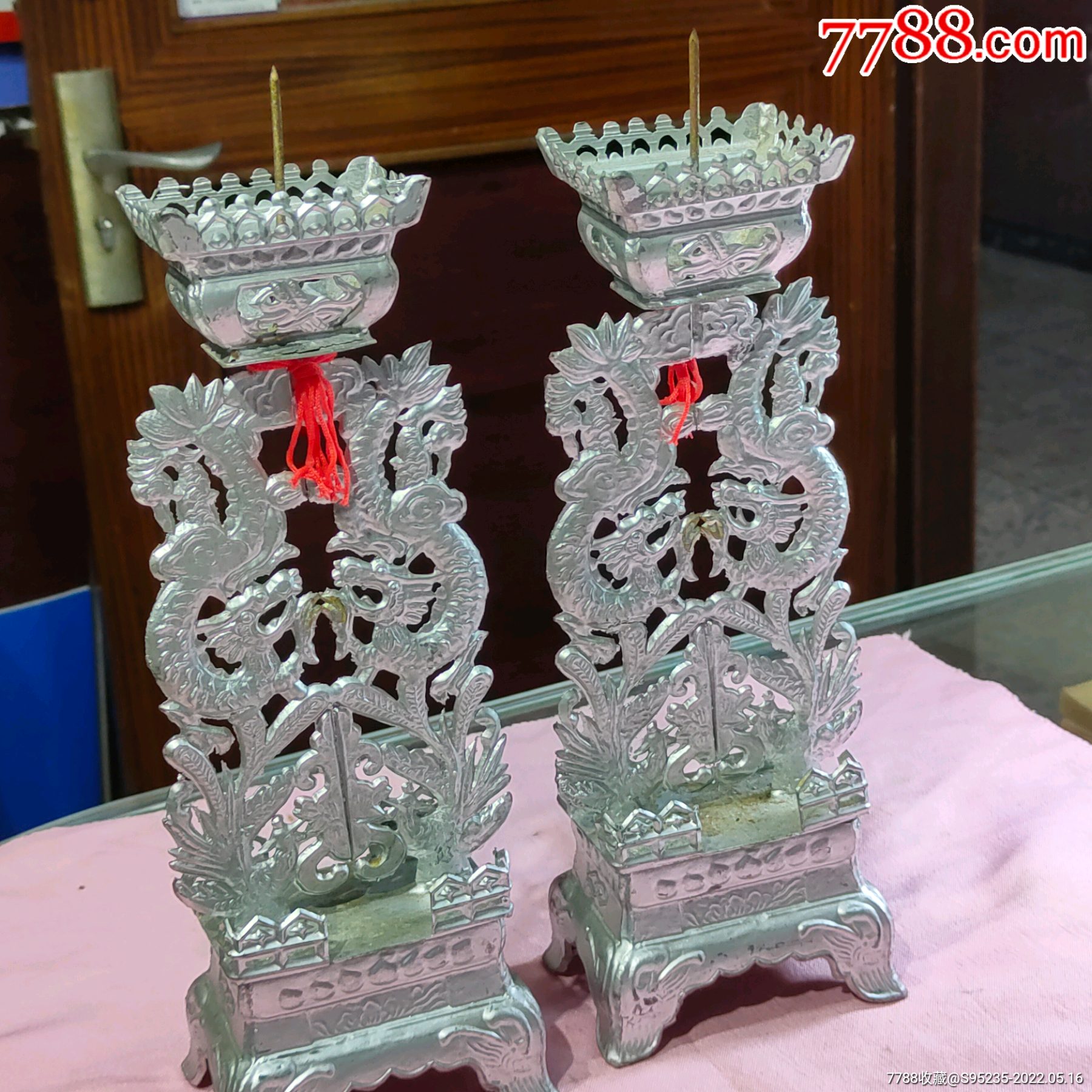 一对造形漂亮别致的锡制双龙凤造形大烛台