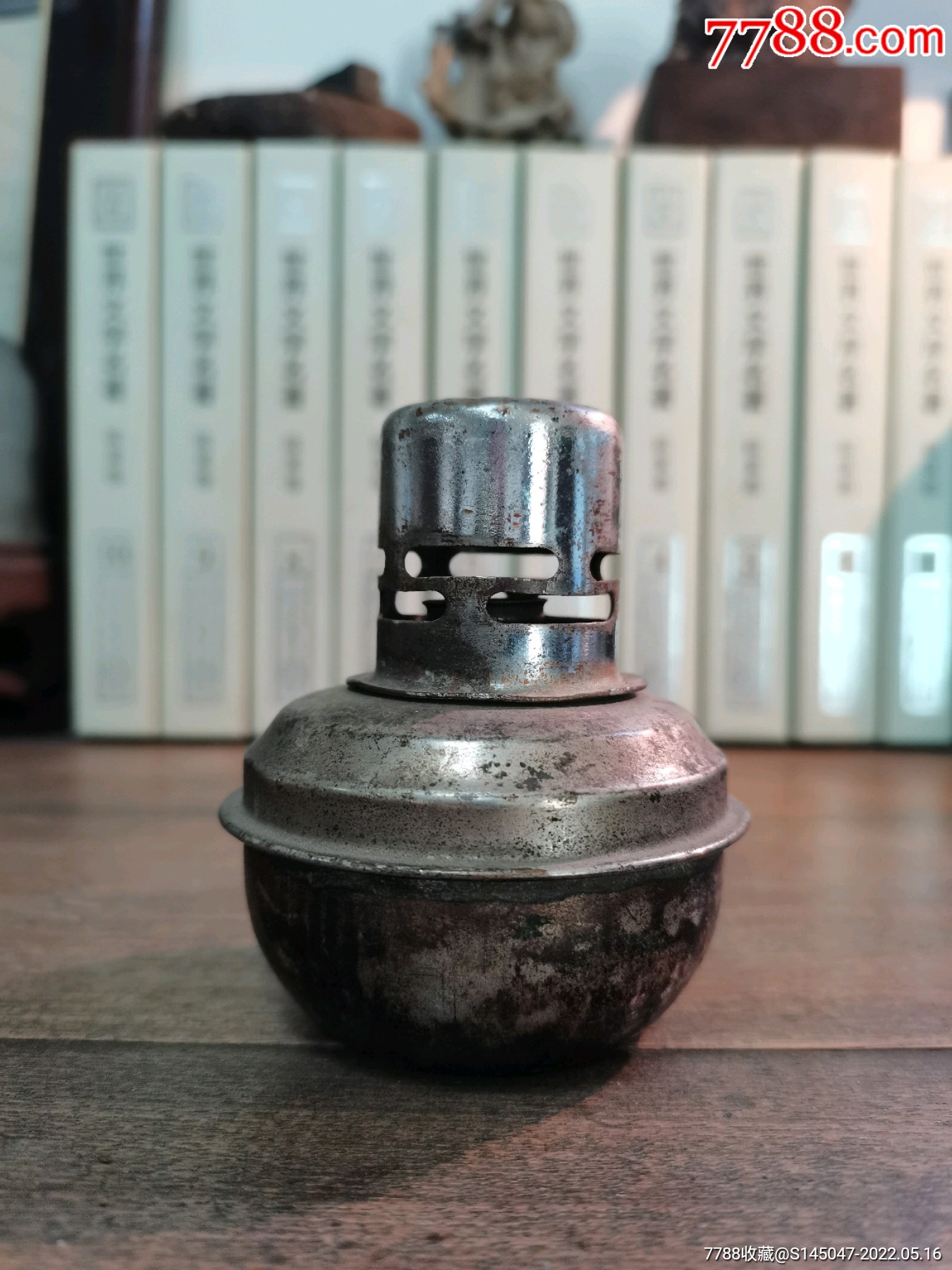 0次进行点评点评:0浏览量:备注:民国老酒精灯,无灯芯,怀旧摆设