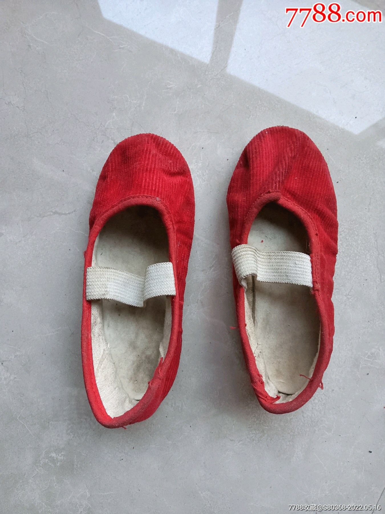 八十年代怀旧收藏品一一儿童灯芯绒布鞋