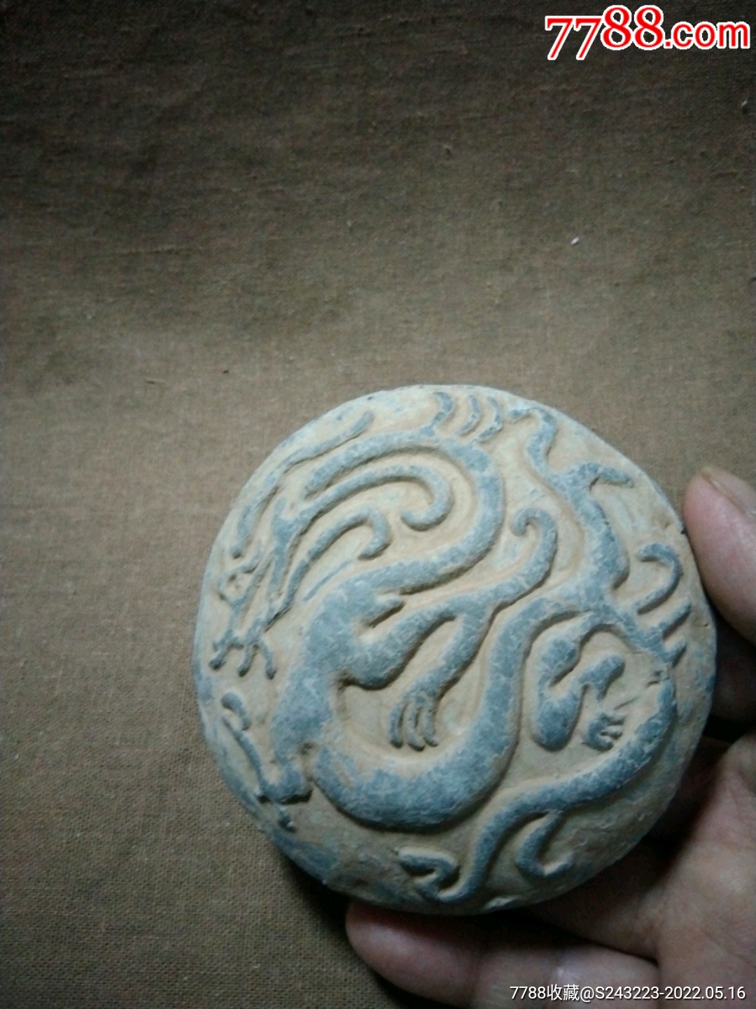 圆形龙图案把玩件尺寸如图