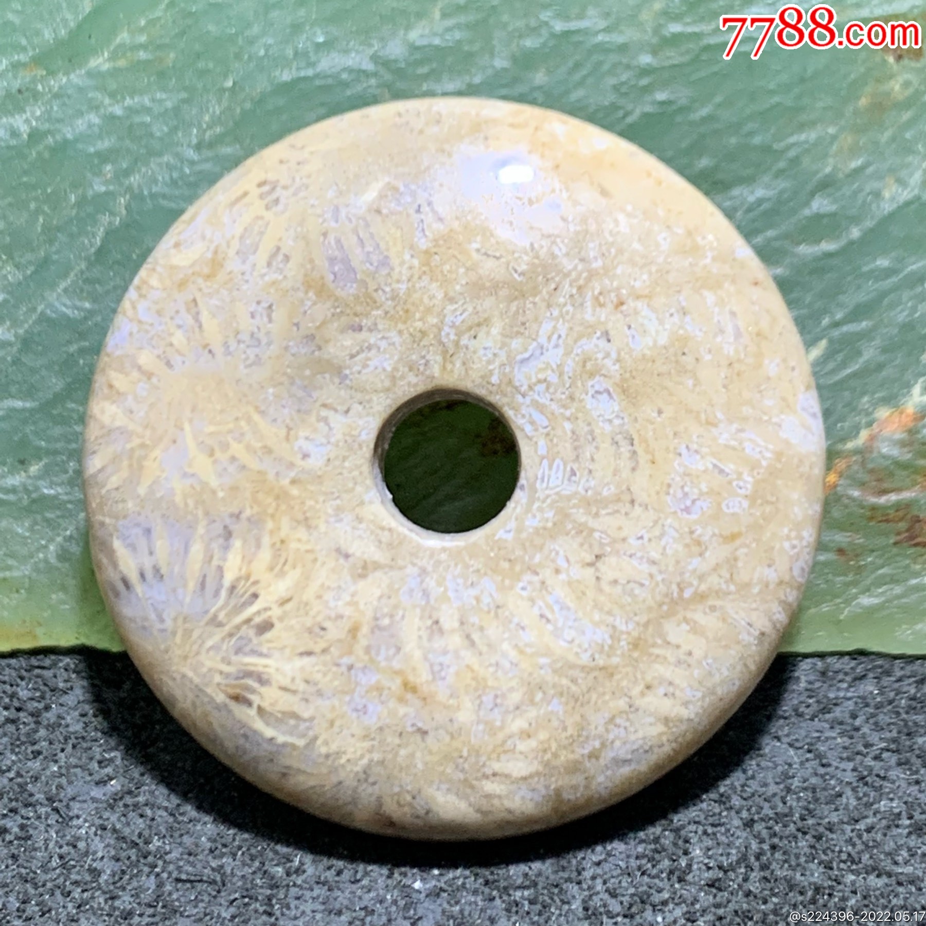 精美满花珊瑚玉平安扣一个