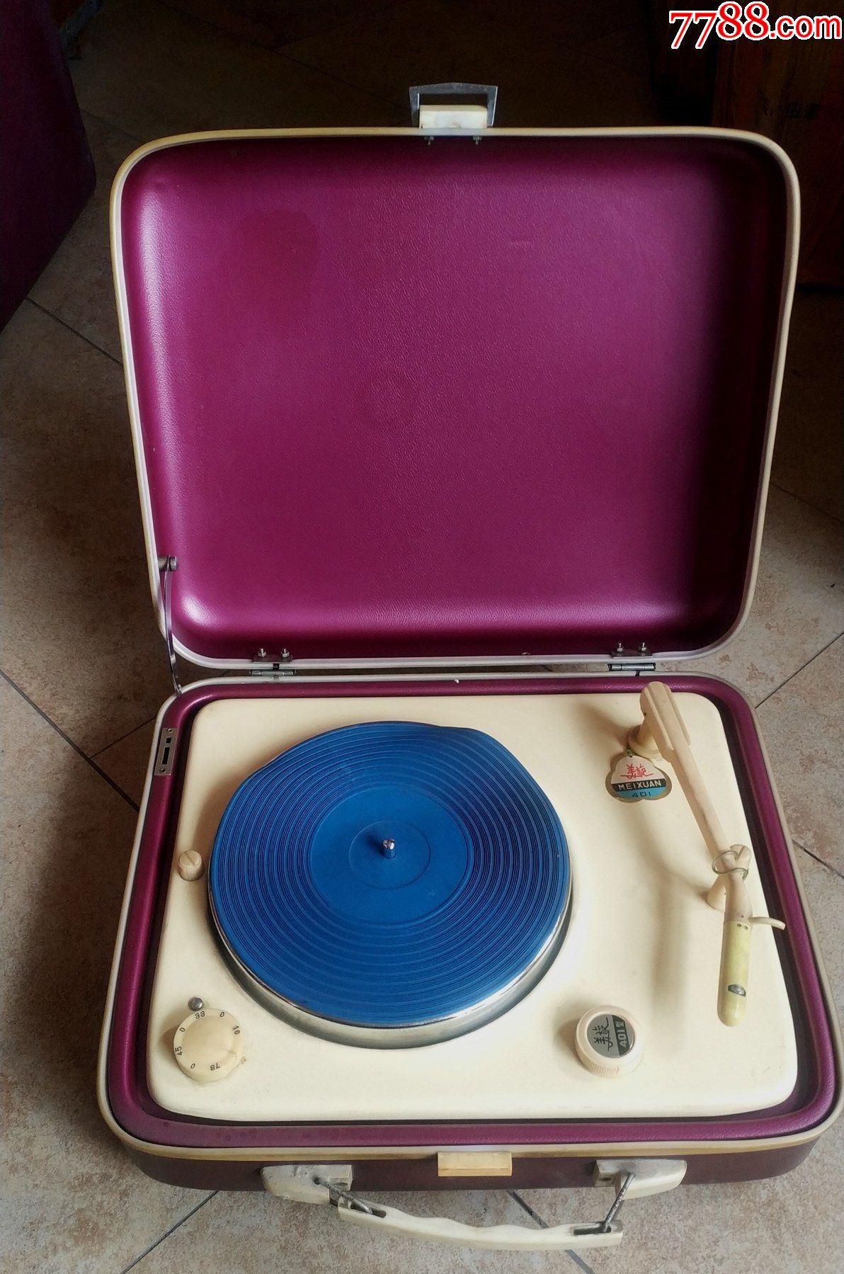 老电唱机红色美旋牌电唱机