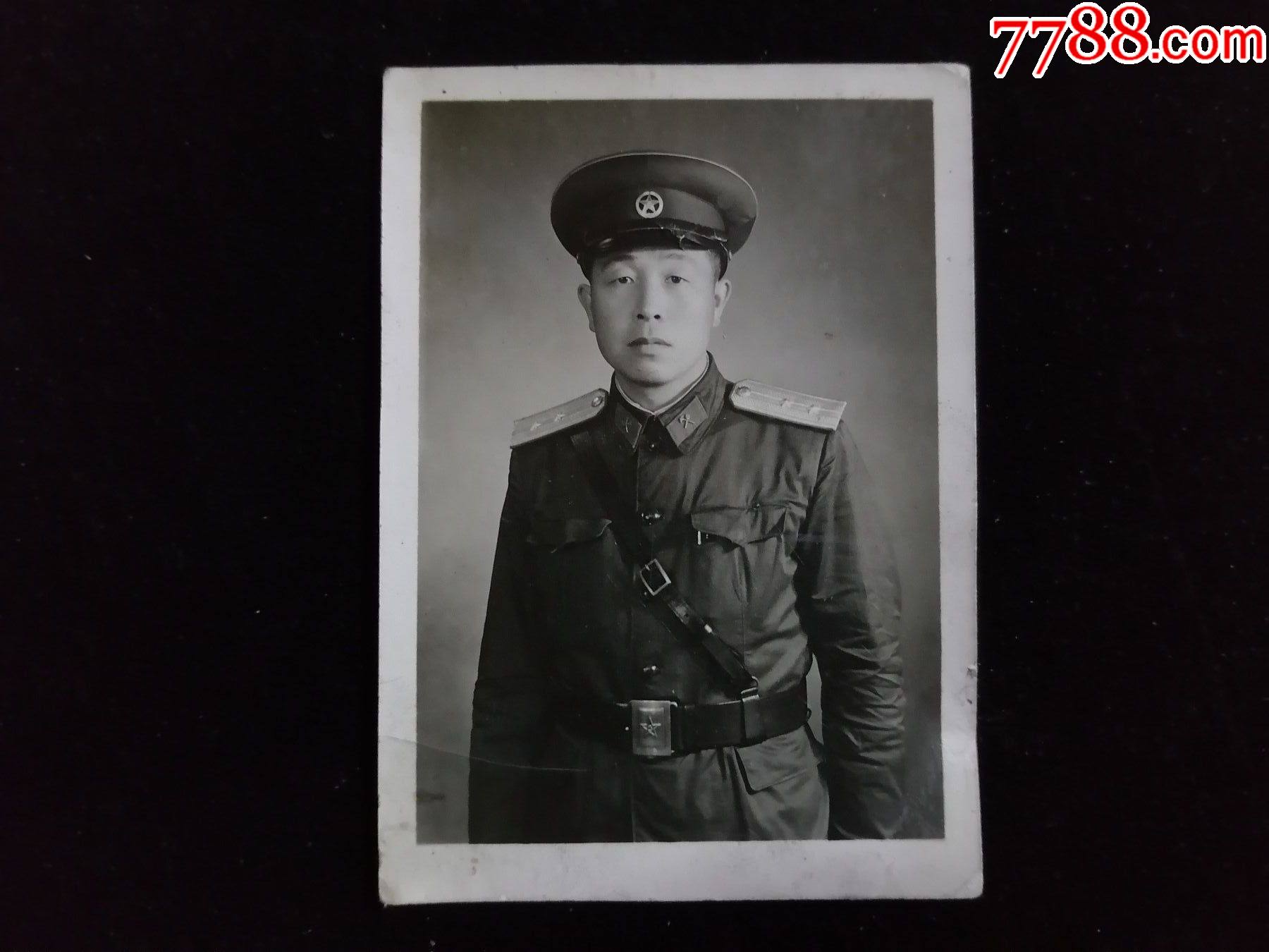 中尉军官五十年代6厘米8厘米