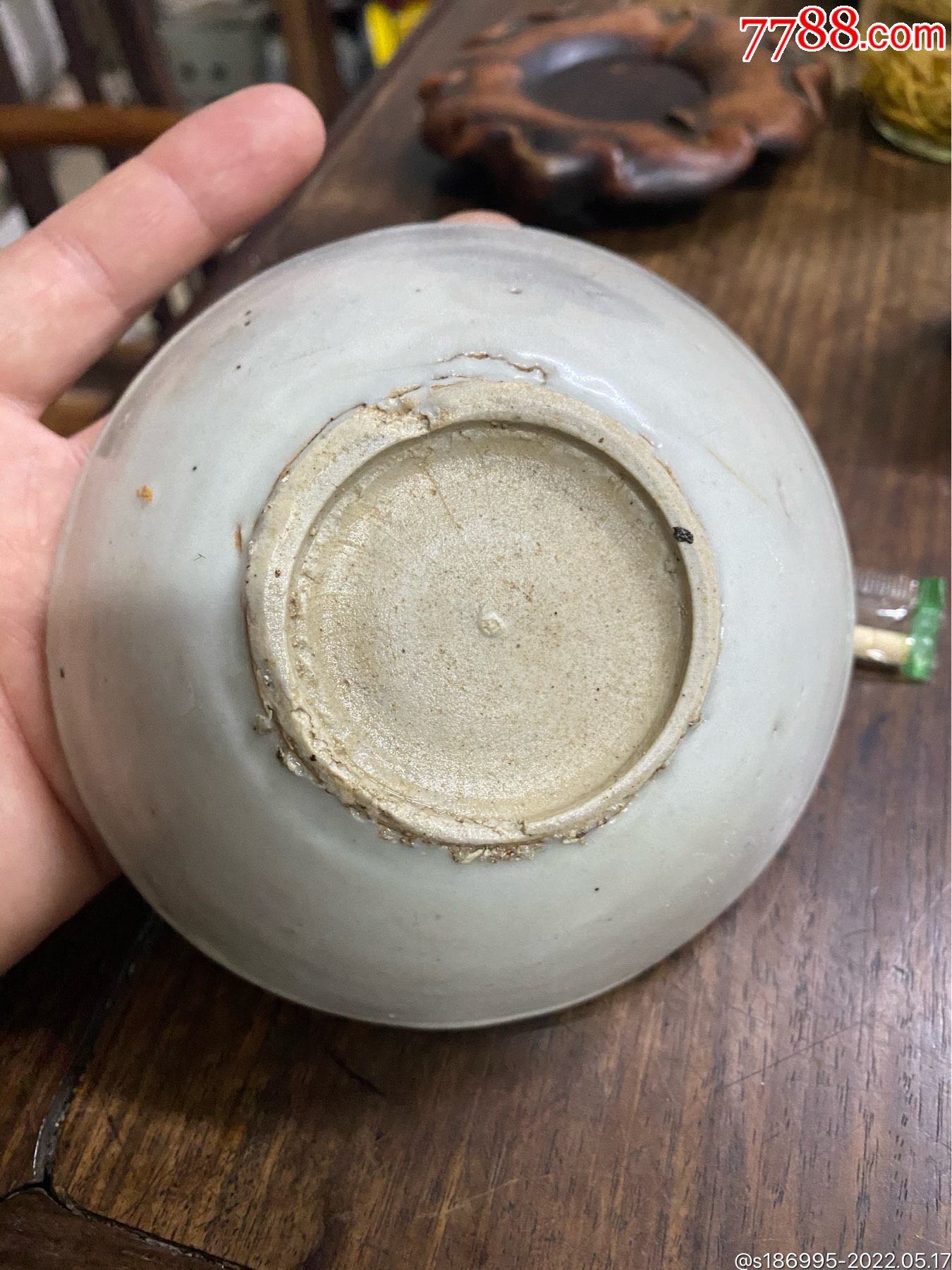 明代青花寿字碗直径13公分有釉层开片现象