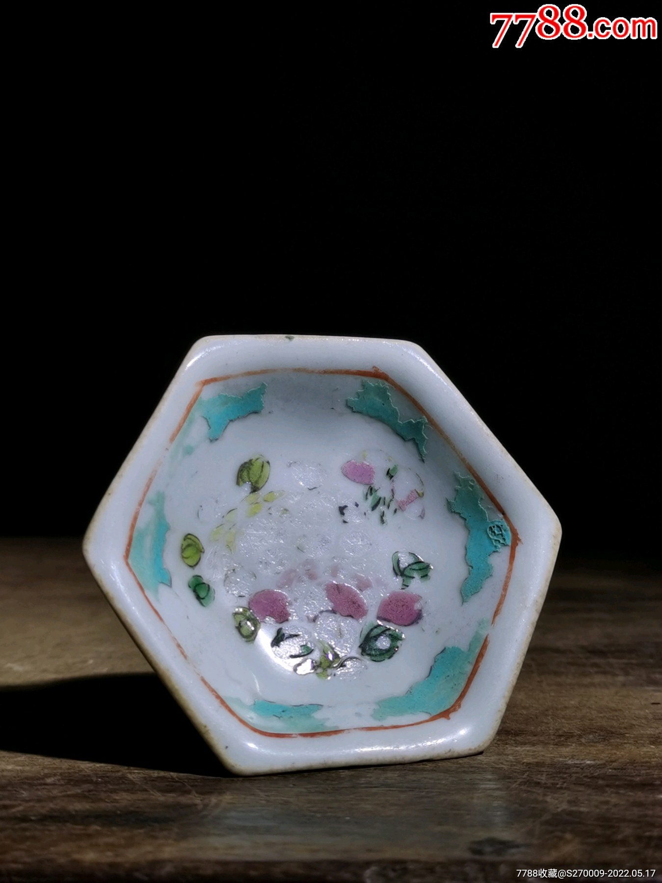 粉彩花卉六角小碟