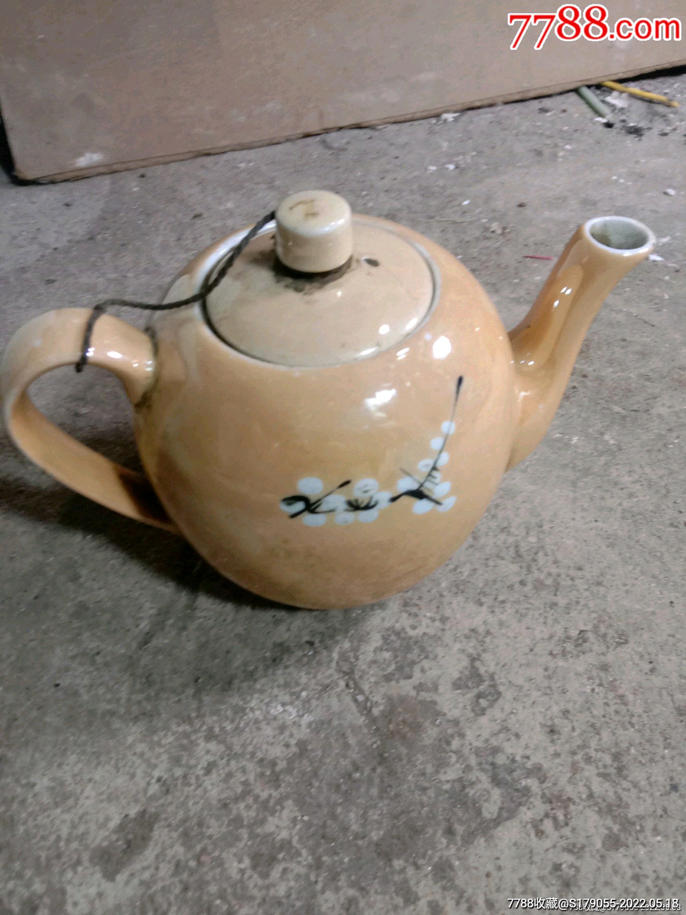 文革黄釉干枝梅粉彩茶壶