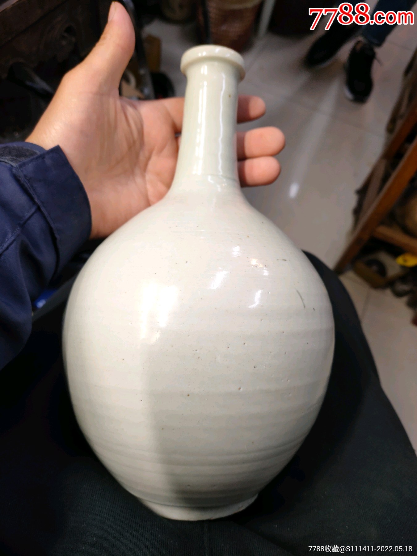 朝鲜李朝时期高丽瓷蒜头瓶