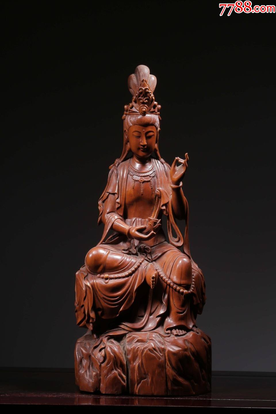 黄杨木雕莲花观音坐像