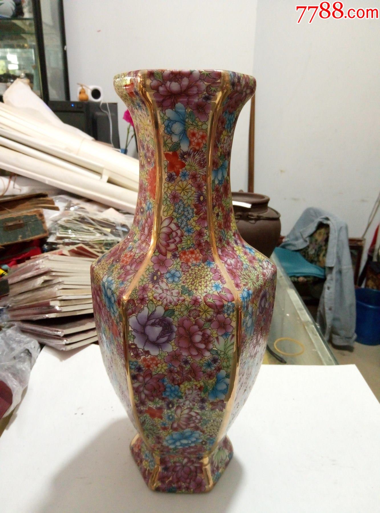 70年代六棱粉彩手绘花瓶完美品无暇