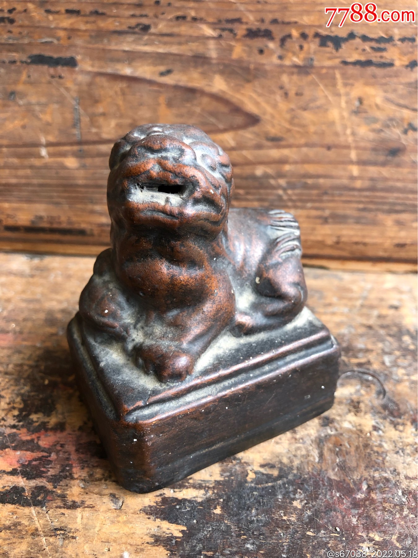 陶质狮子陶器陶制印钮型陶瓷狮子不知是不是紫砂的感觉胎很薄7080年代