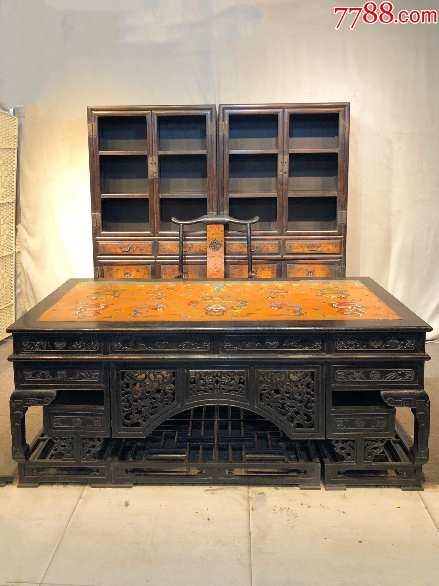 小叶紫檀老板台古代雕填工艺